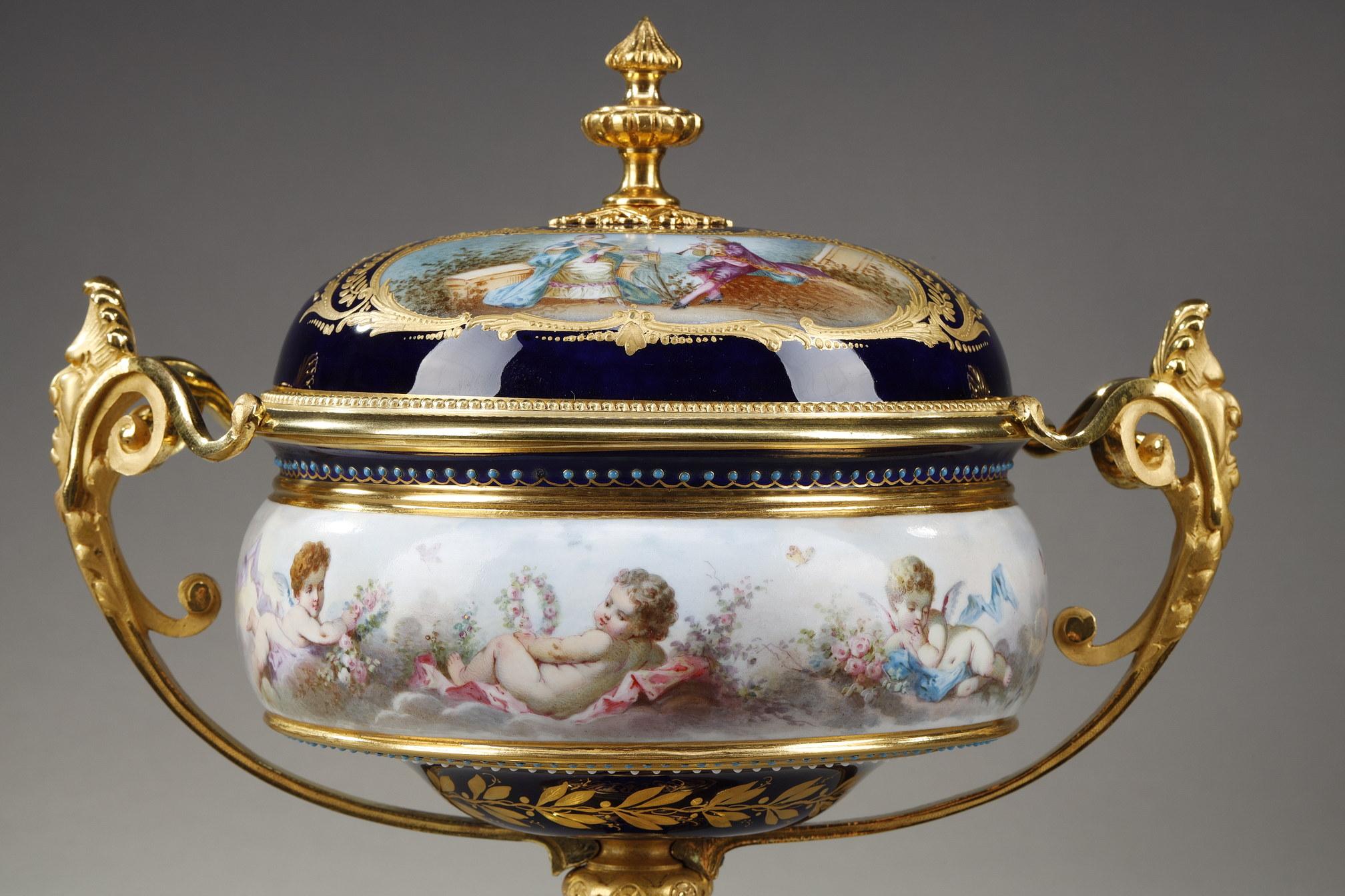 Ensemble of Sèvres Porcelain Decorated with Putti For Sale 5