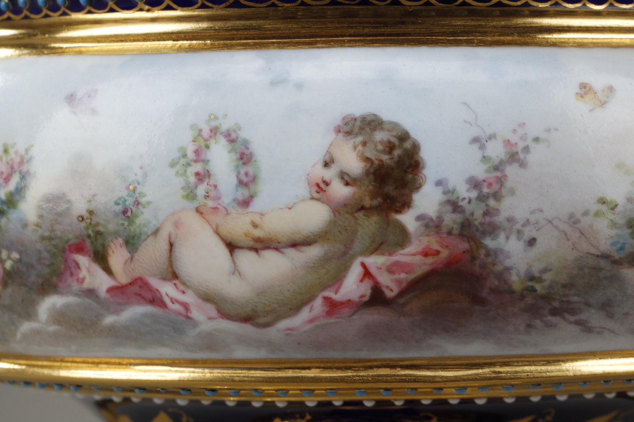 Ensemble of Sèvres Porcelain Decorated with Putti For Sale 6