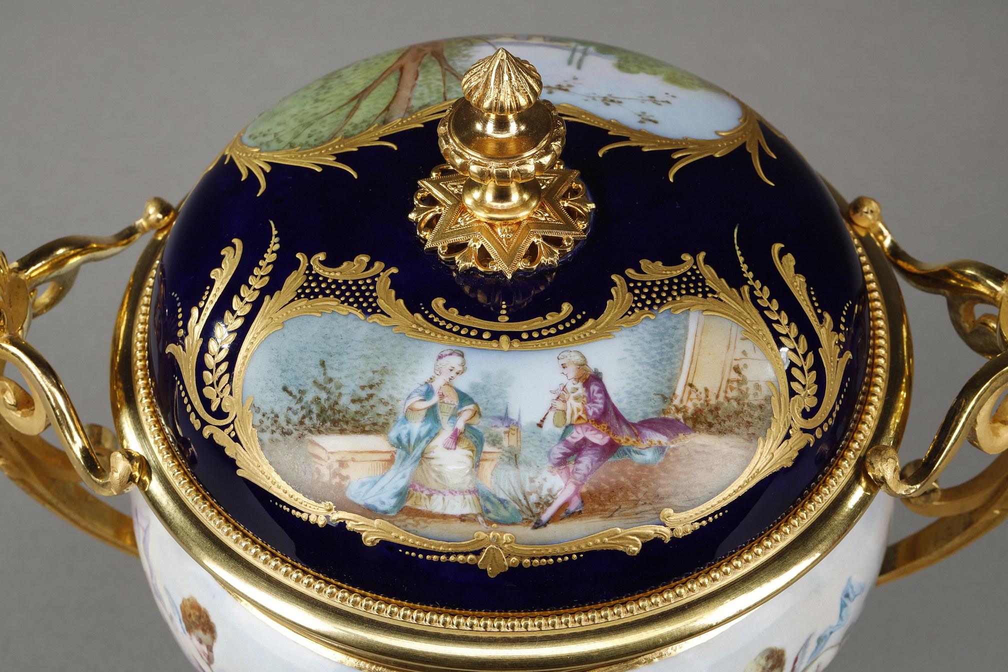 Ensemble of Sèvres Porcelain Decorated with Putti For Sale 7