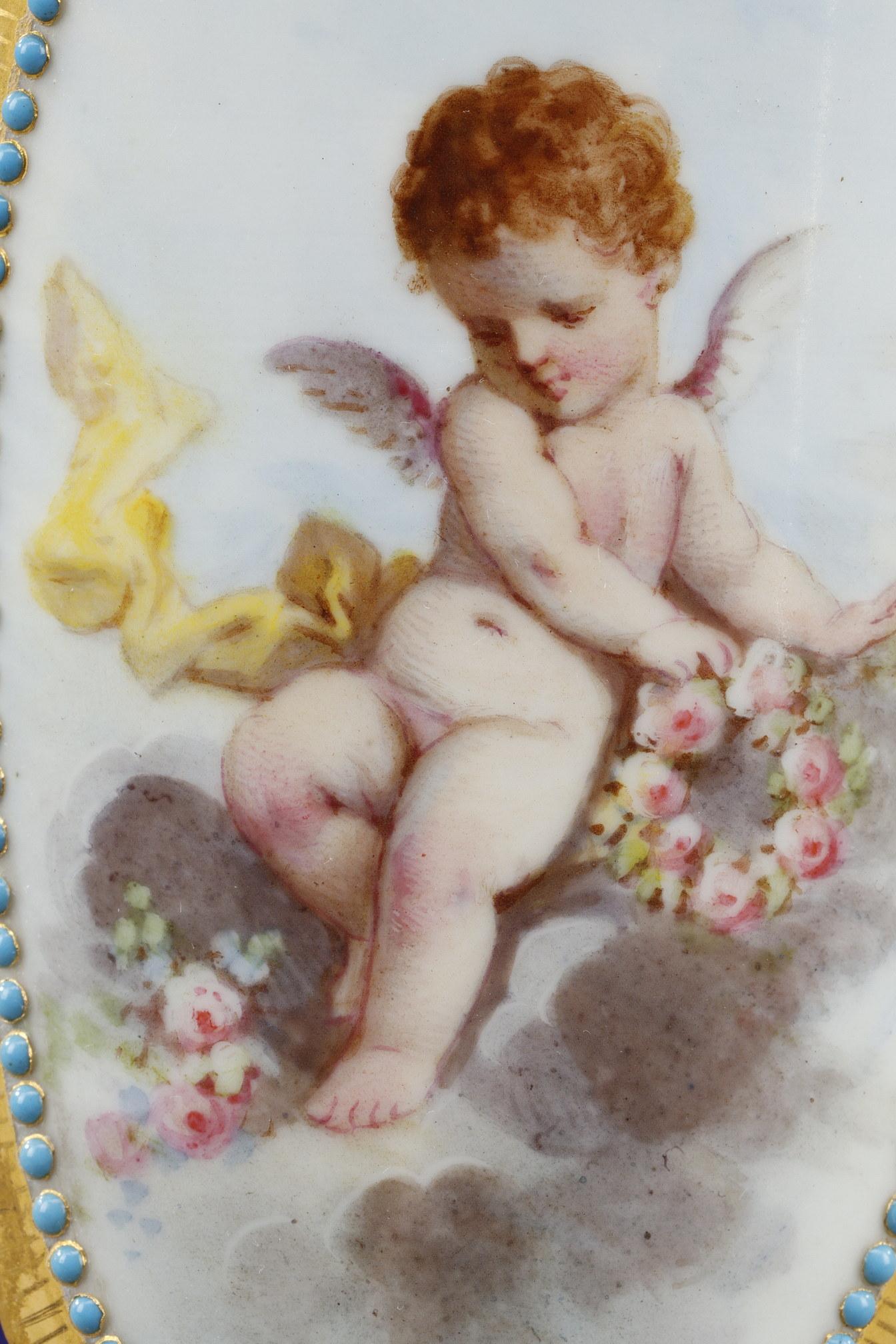 Ensemble of Sèvres Porcelain Decorated with Putti In Good Condition For Sale In Paris, FR
