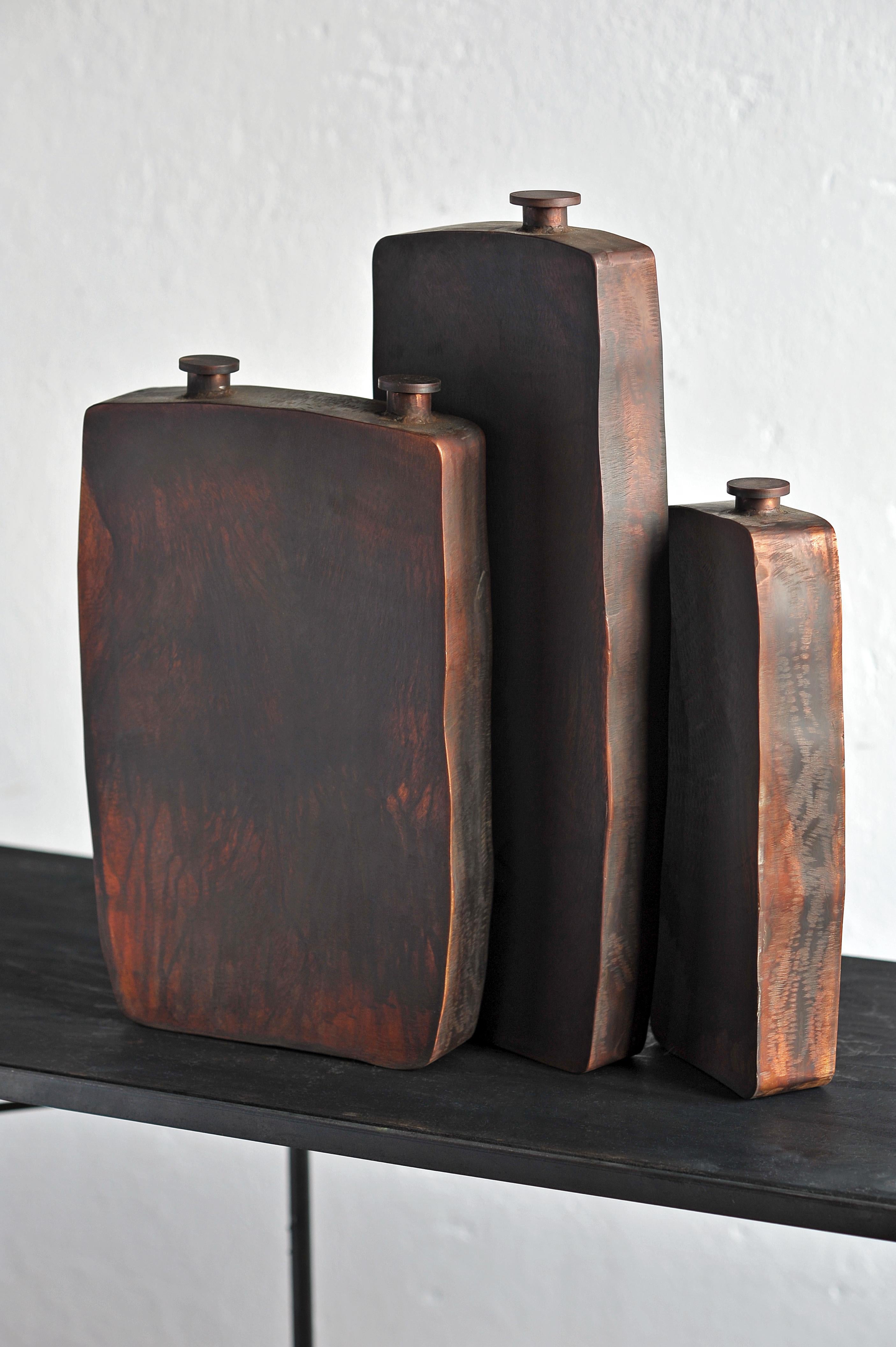 Ensemble of Three Brown Bottles by Lukasz Friedrich In New Condition In Geneve, CH