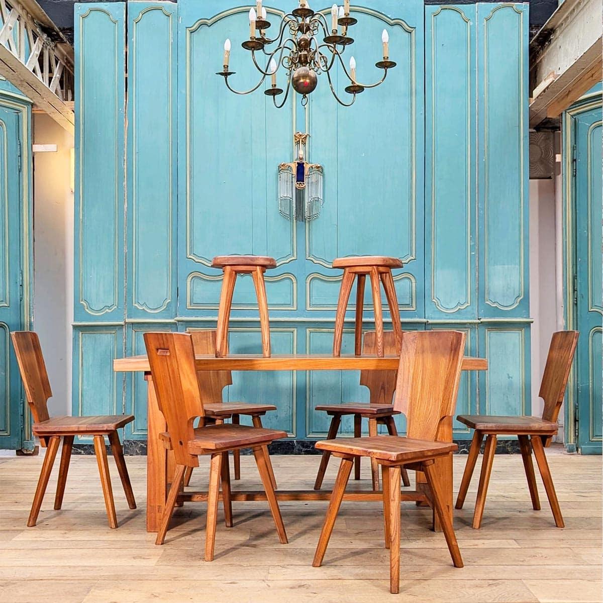 Ensemble Pierre Chapo, 6 chaises S28, Table T01D (+ une paire de tabouret dans le style)

Cet ensemble intemporel et élégant comprend :

6 chaises modèle S28 : réalisées en orme massif, ces chaises se distinguent par leur design ergonomique et leur