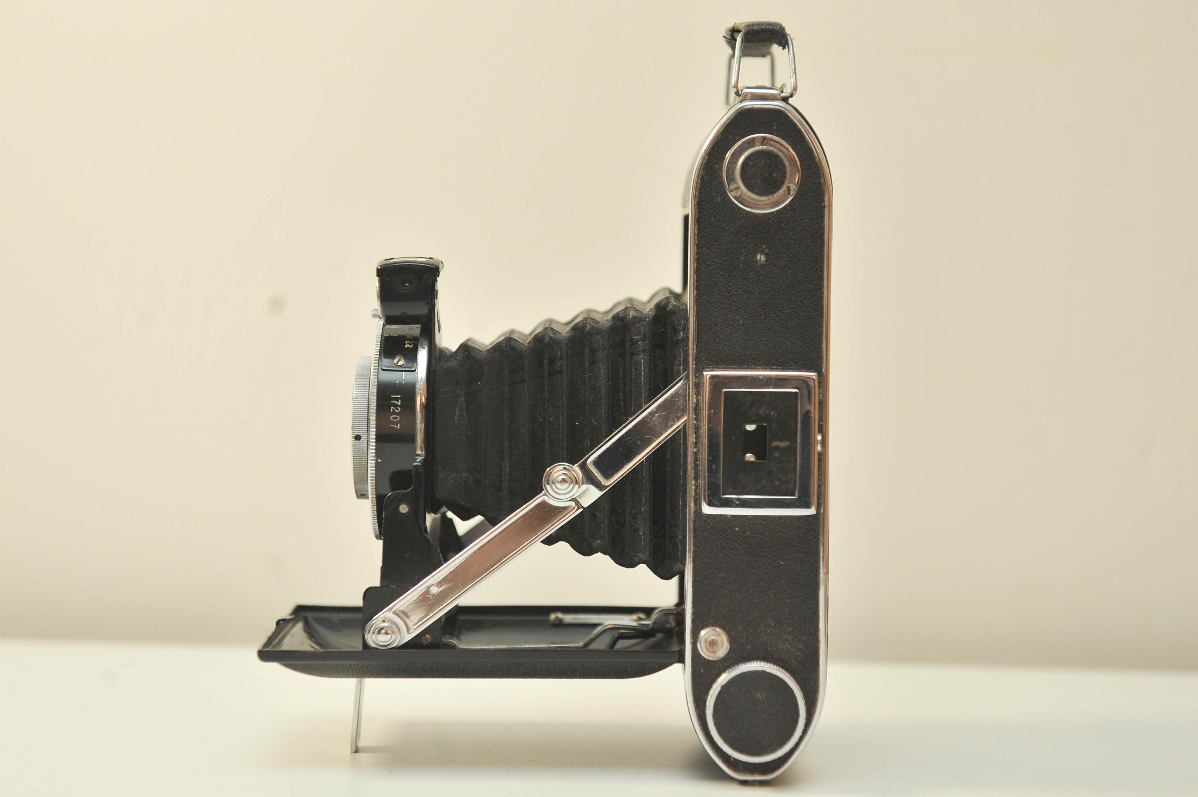Mid-Century Modern Ensign 420 Selfix With Ensar Anastigmat 105mm F4.5 Fixed Lens & Epsilom Shutter