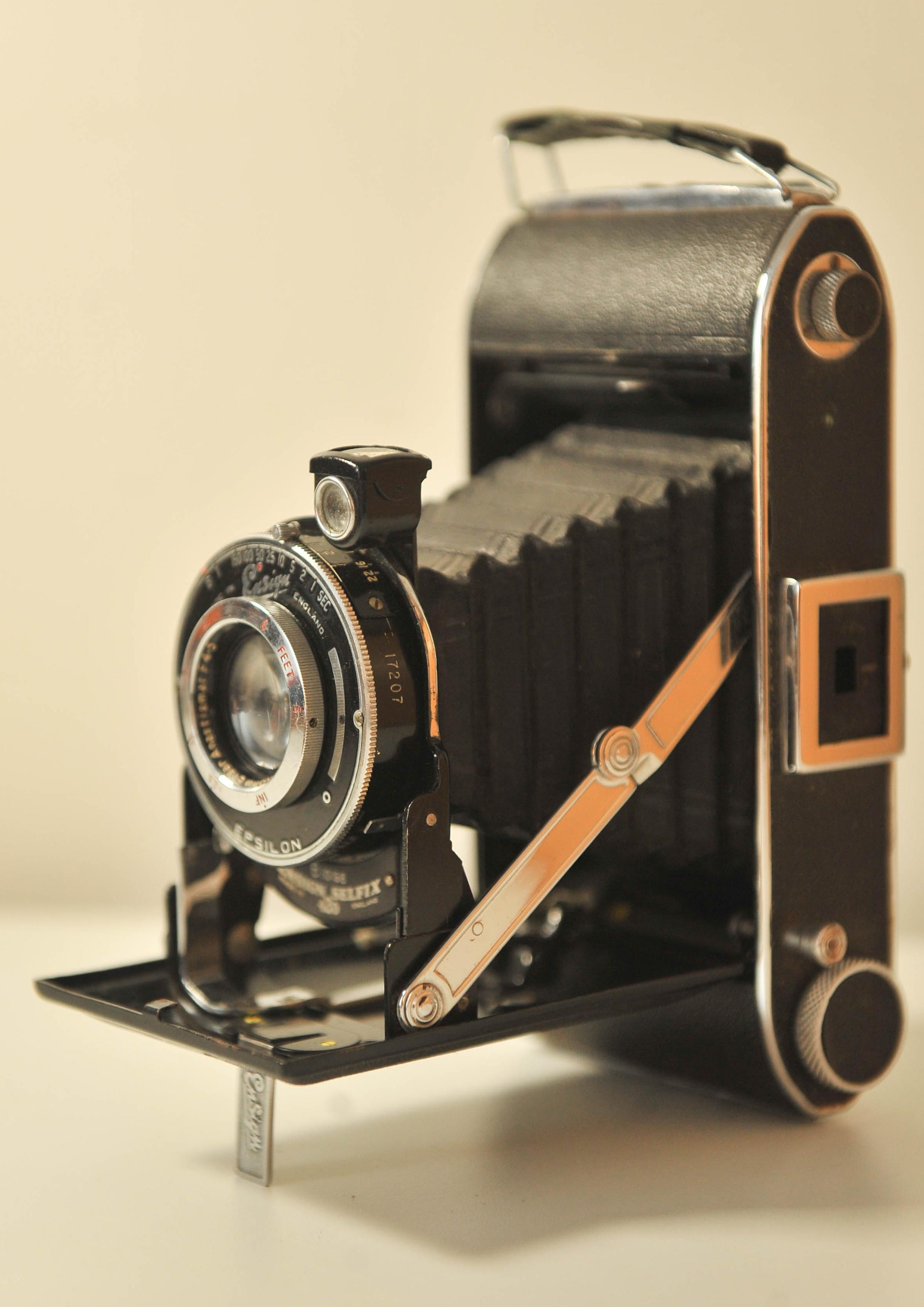 Ensign 420 Selfix With Ensar Anastigmat 105mm F4.5 Fixed Lens & Epsilom Shutter In Good Condition In Reading, Berkshire