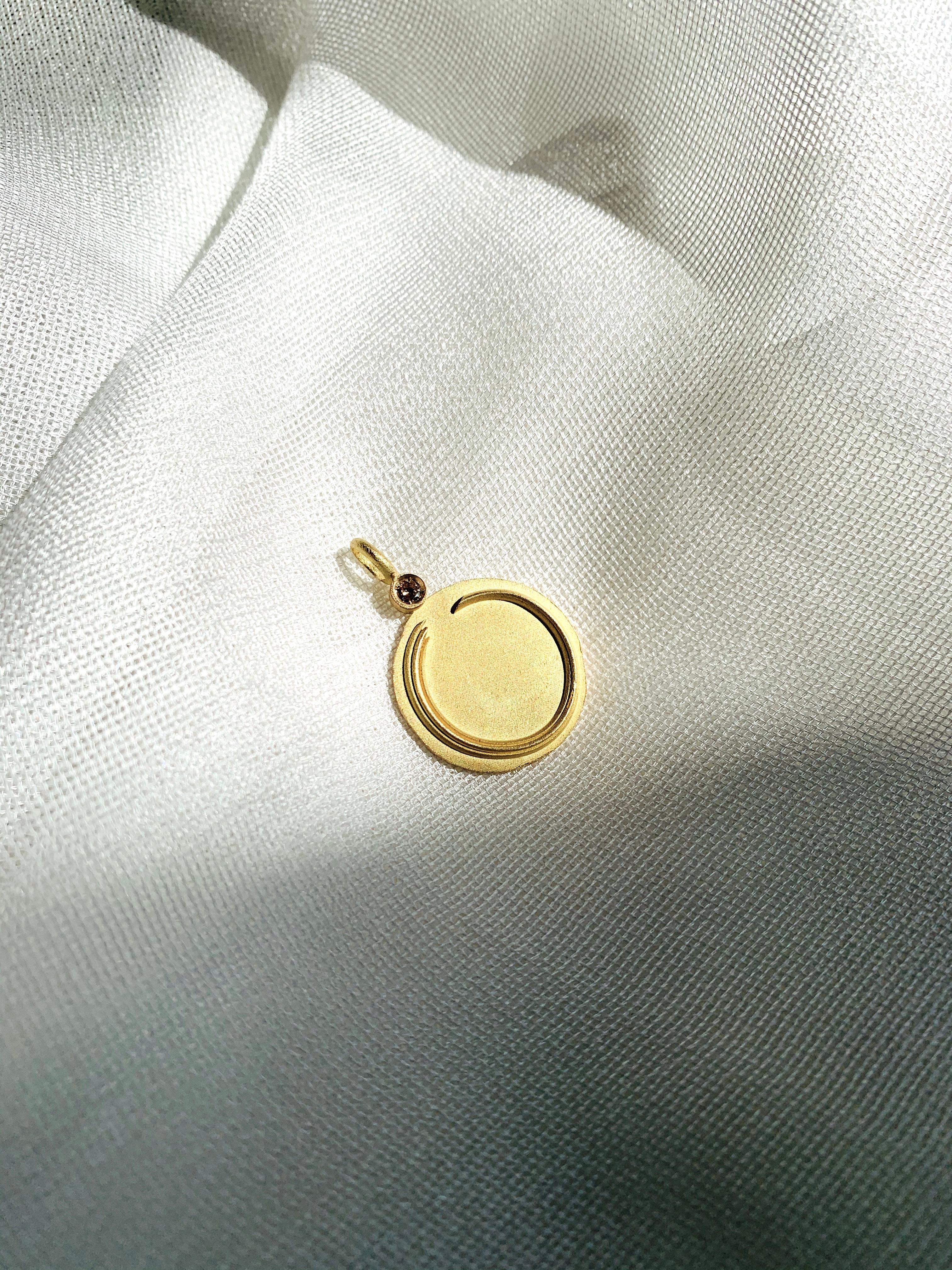 Women's or Men's 'Enso II' 18k Gold Pendant For Sale
