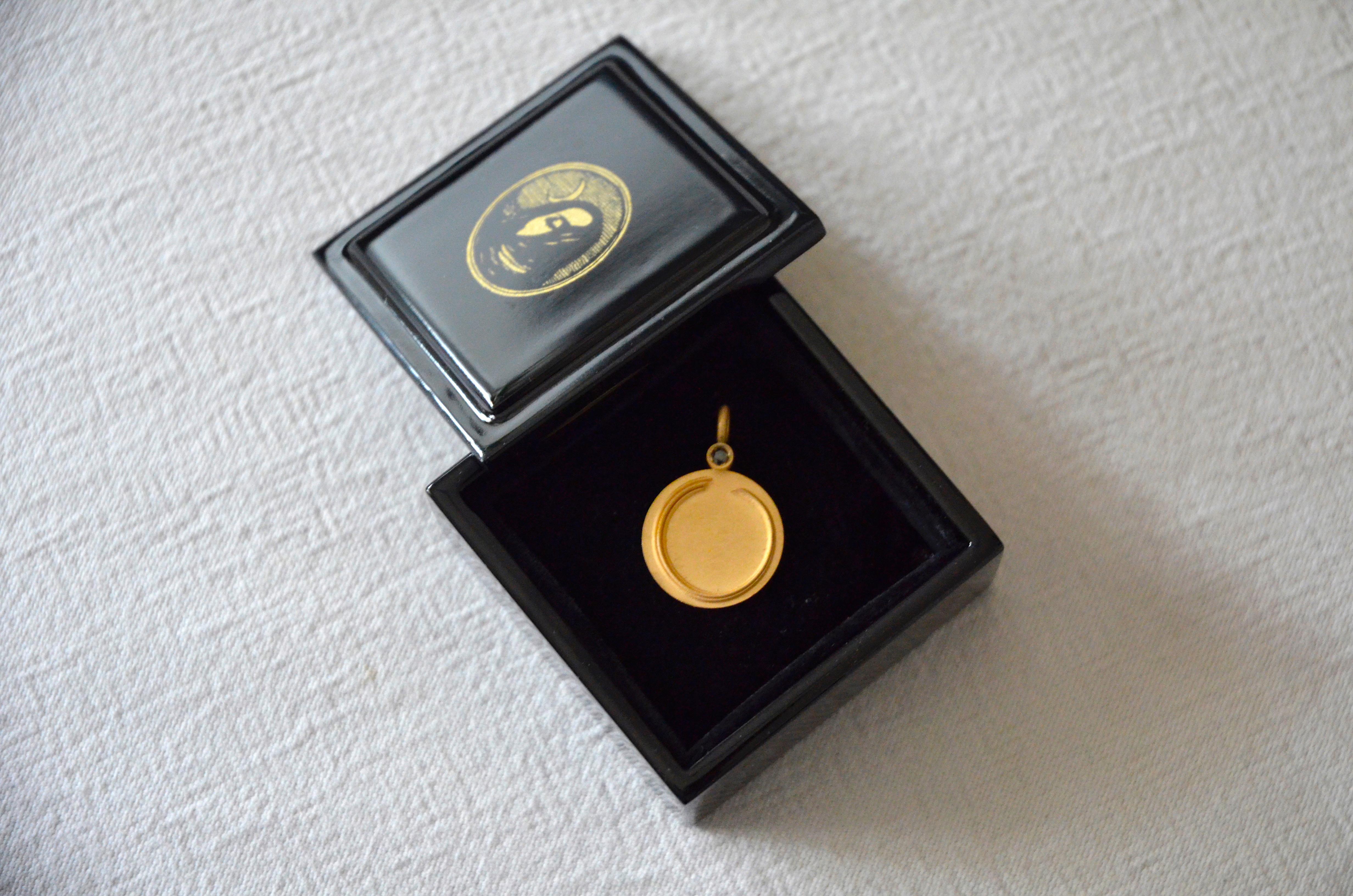'Enso II' 18k Gold Pendant For Sale 1