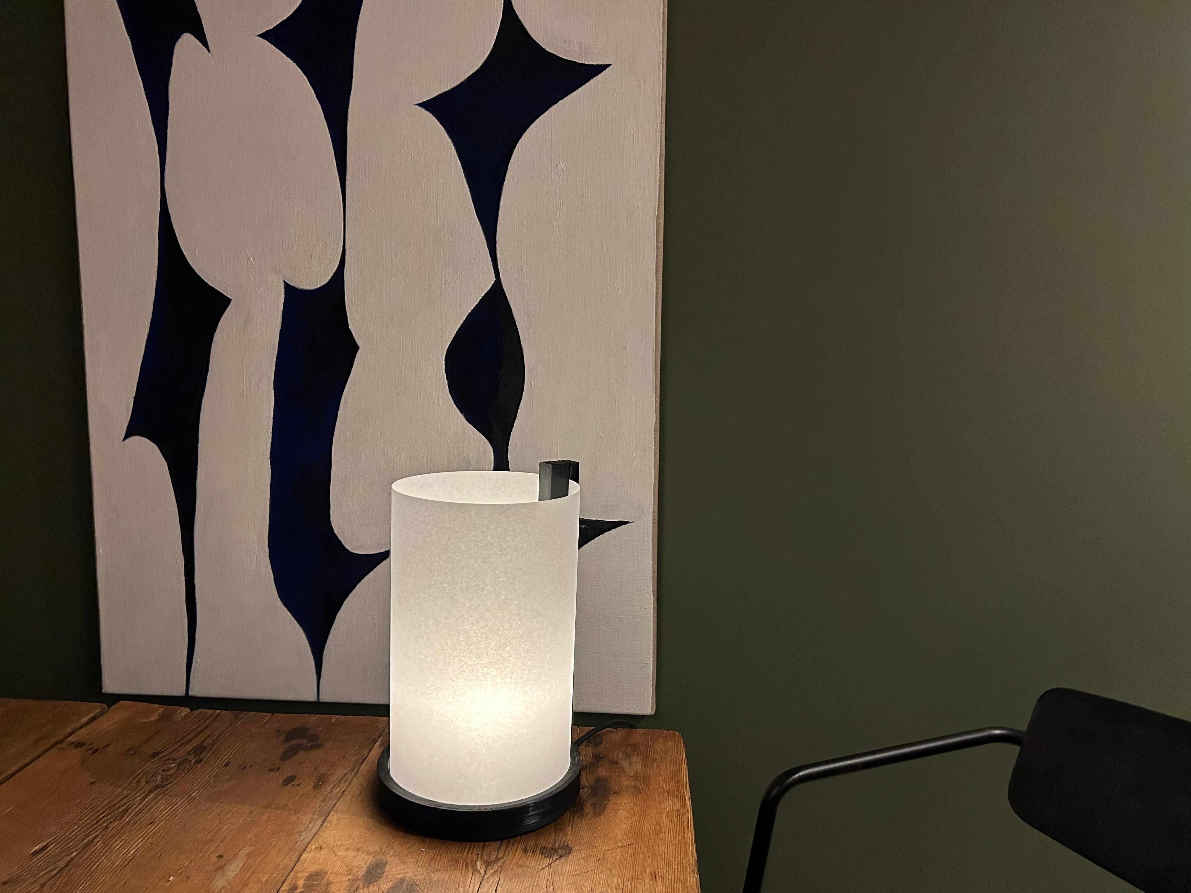 The ENSO table lamp is the new add-on to the ENSO pendant. ENSO is based on traditional Japanese wood joinery using the best materials and handcraft.

With a modern take on the traditional Japanese lanterns, the lamp shade is constructed with