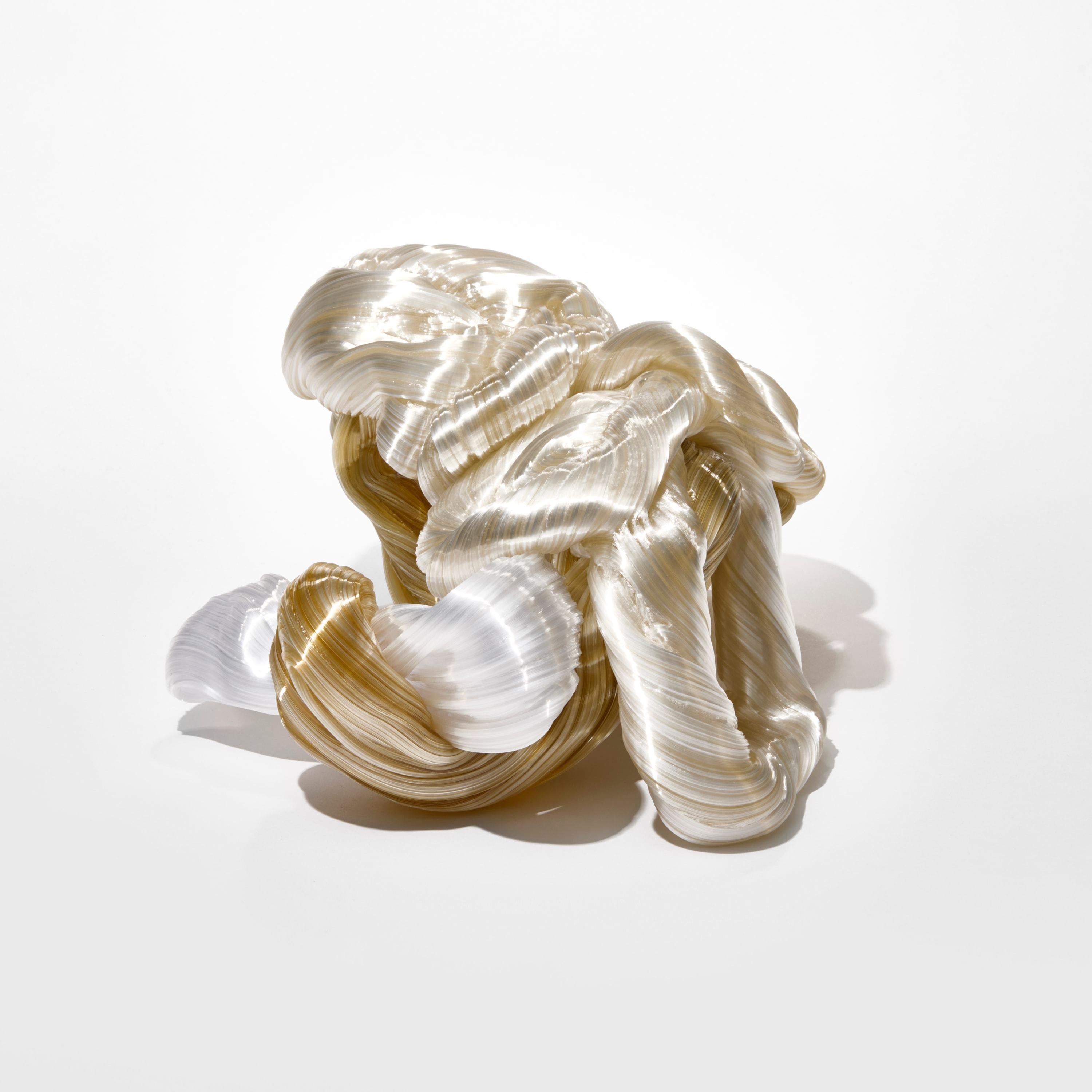 Organico moderno Entangled Mountain, una scultura in vetro bianco e ambra morbida di Maria Bang Espersen in vendita