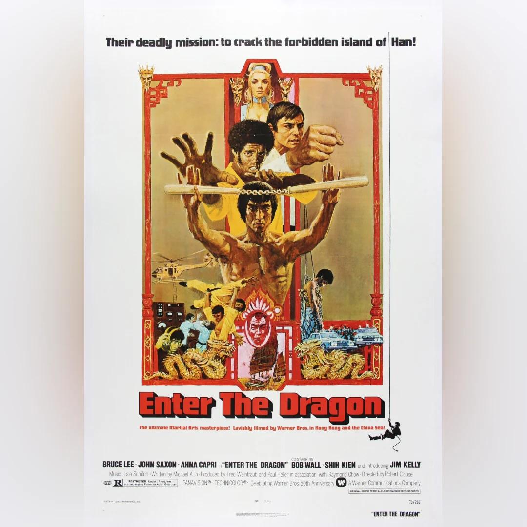 Enter The Dragon (1973)
Original US One Sheet (27 X 41 Zoll)

Kunst von Bob Peak, der Film, der Bruce Lee zu einem Superstar machte! Dieses Hongkong-Action-Epos ist einer der spektakulärsten Martial-Arts-Filme aller Zeiten und zeigt Bruce Lee in