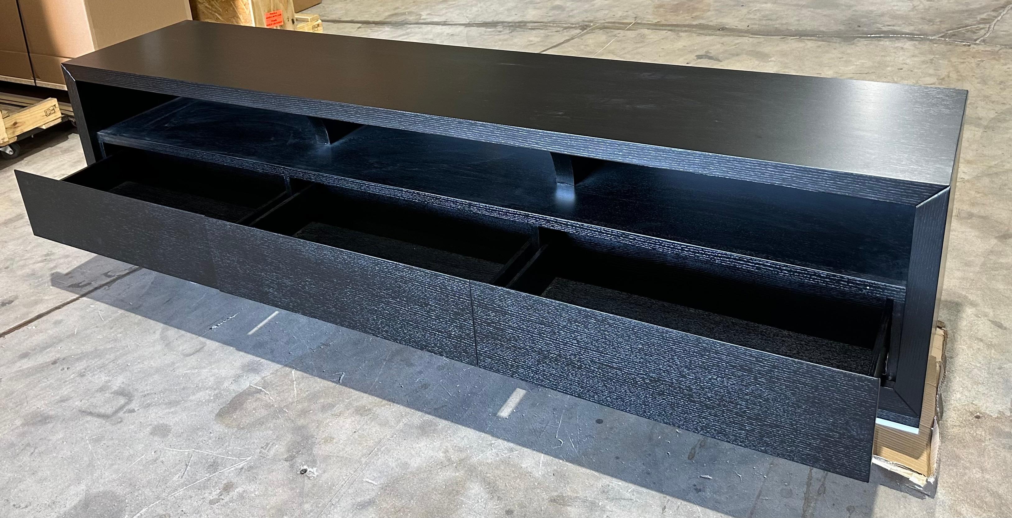 Cinese Piattaforma di intrattenimento per la TV  progettato da Greg Sheres. In stock ora. in vendita