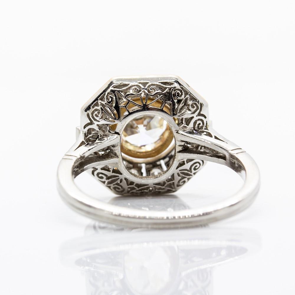 Art Deco Enticing 18 Karat Gold and Platinum Diamonds Ring