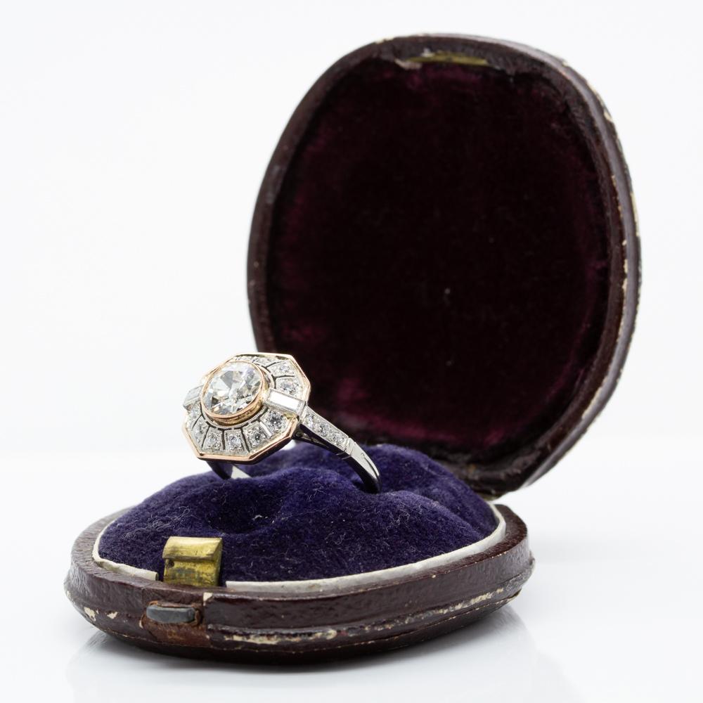 Women's or Men's Enticing 18 Karat Gold and Platinum Diamonds Ring