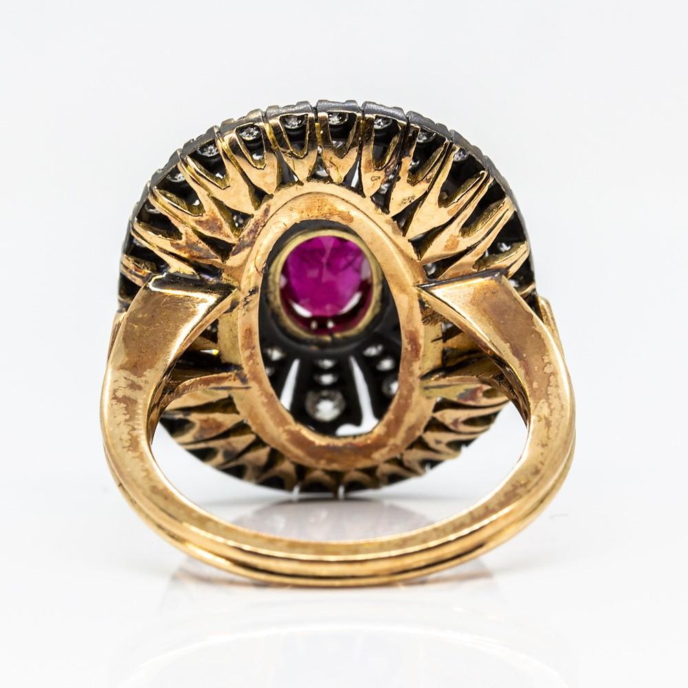Victorian Enticing 18 Karat Gold and Silver Burma Ruby and Diamonds Ring For Sale