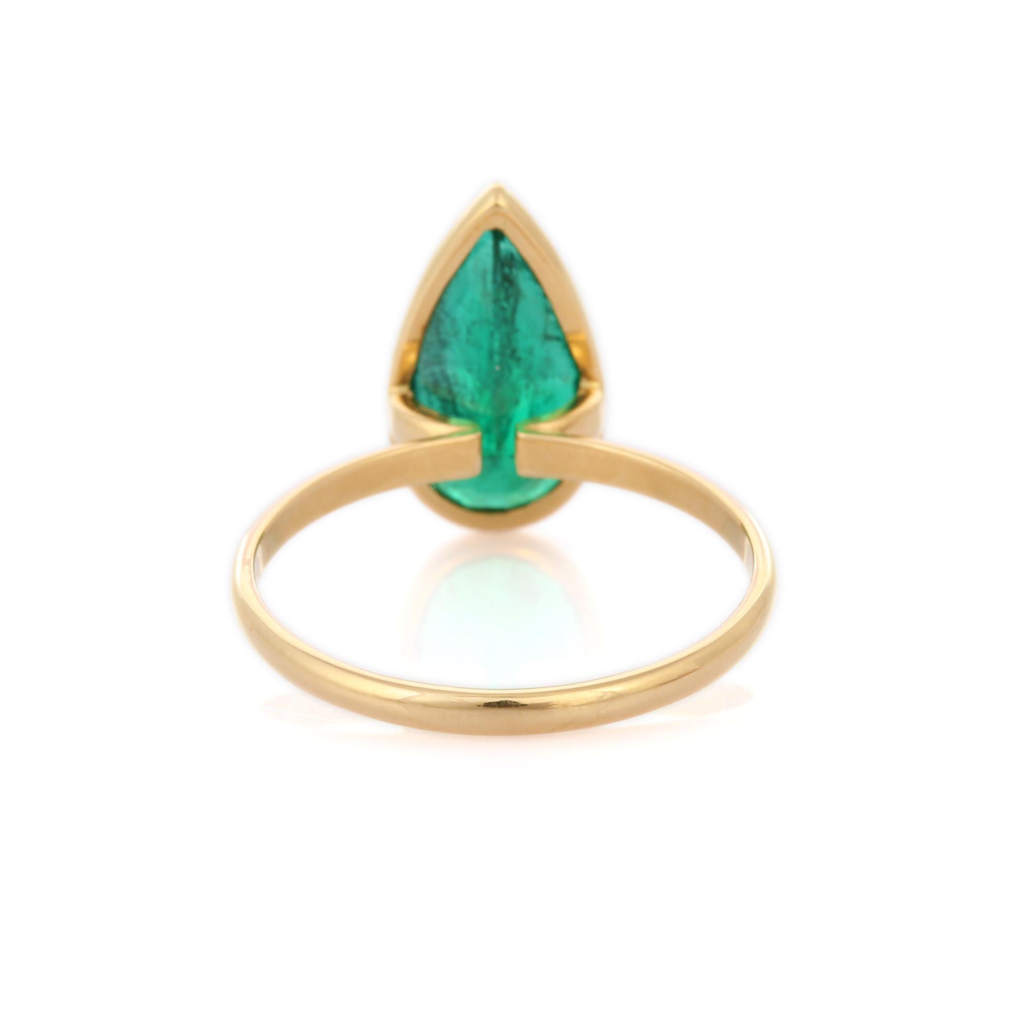 For Sale:  Enticing 2.9 ct Green Pear Cut Emerald Solitaire Wedding Ring in 18K Yellow Gold 4