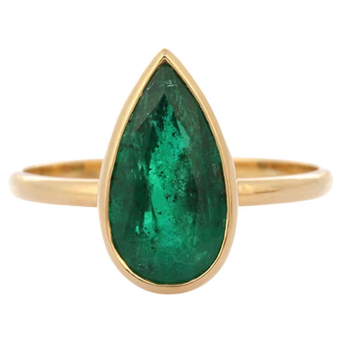 Enticing 2.9 ct Green Pear Cut Emerald Solitaire Wedding Ring in 18K Yellow Gold