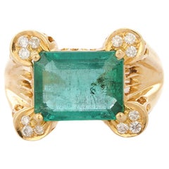 Enticing 3.94 Ct Green Emerald and Diamond Set in 18K Yellow Gold Cocktail Ring