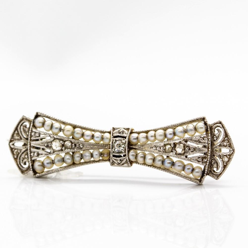 Women's or Men's Enticing Art Deco Platinum Pearls and Diamonds Pin