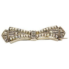 Enticing Art Deco Platinum Pearls and Diamonds Pin