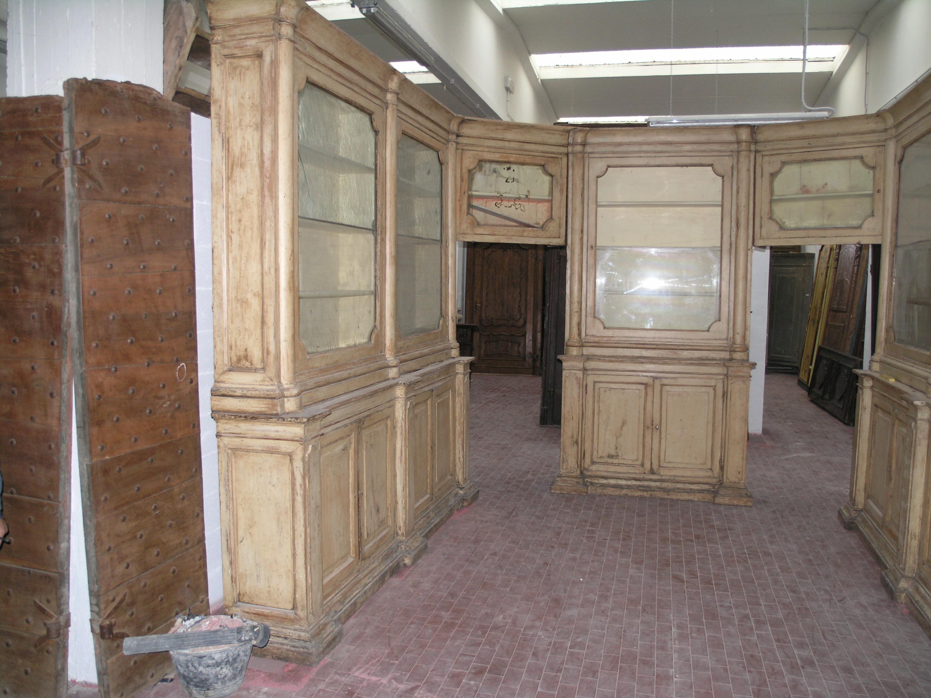 Entire Pharmacy cabinet in first yellow lacquer, Italy For Sale 4