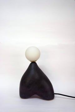 Entity-Tischlampe von Camila Apaez