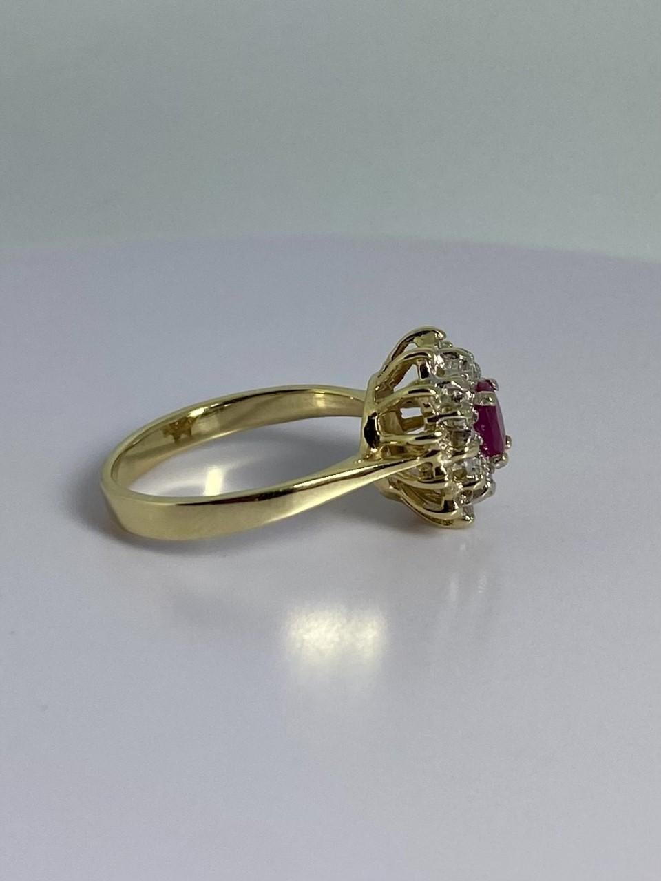 Brilliant Cut European Entourage ring of 14 carat bicolor gold with natural ruby & 24 diamonds For Sale