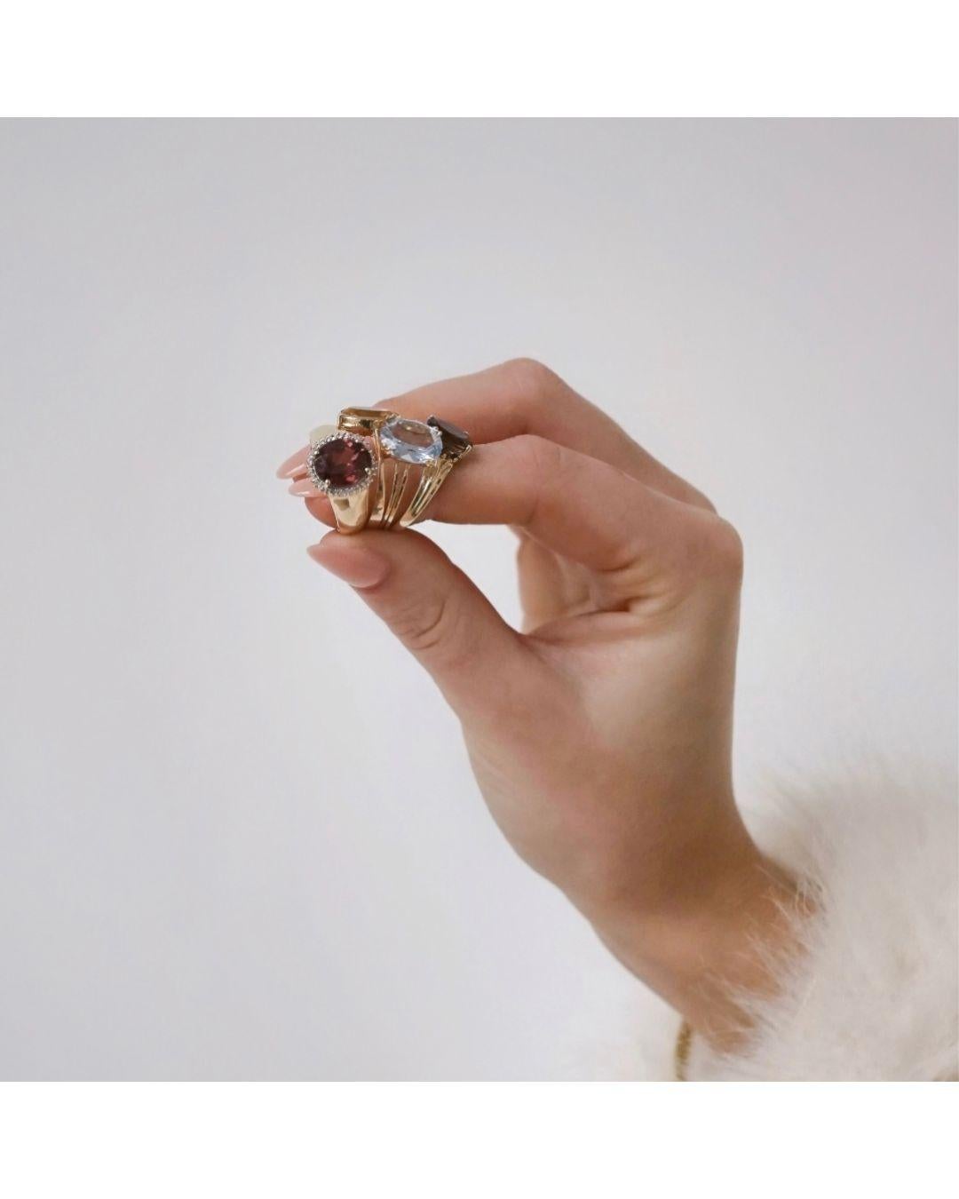 Anillo Entourage oro 14k amatista talla oval 3 quilates rodeada 32 zafiros blancos 8
