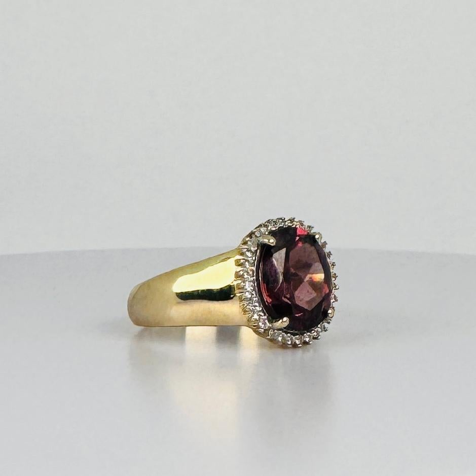 Anillo Entourage oro 14k amatista talla oval 3 quilates rodeada 32 zafiros blancos 6