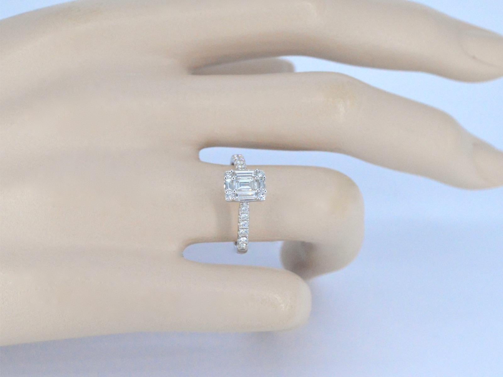Contemporary Entourage Ring with Baguette and Brilliant Diamonds For Sale