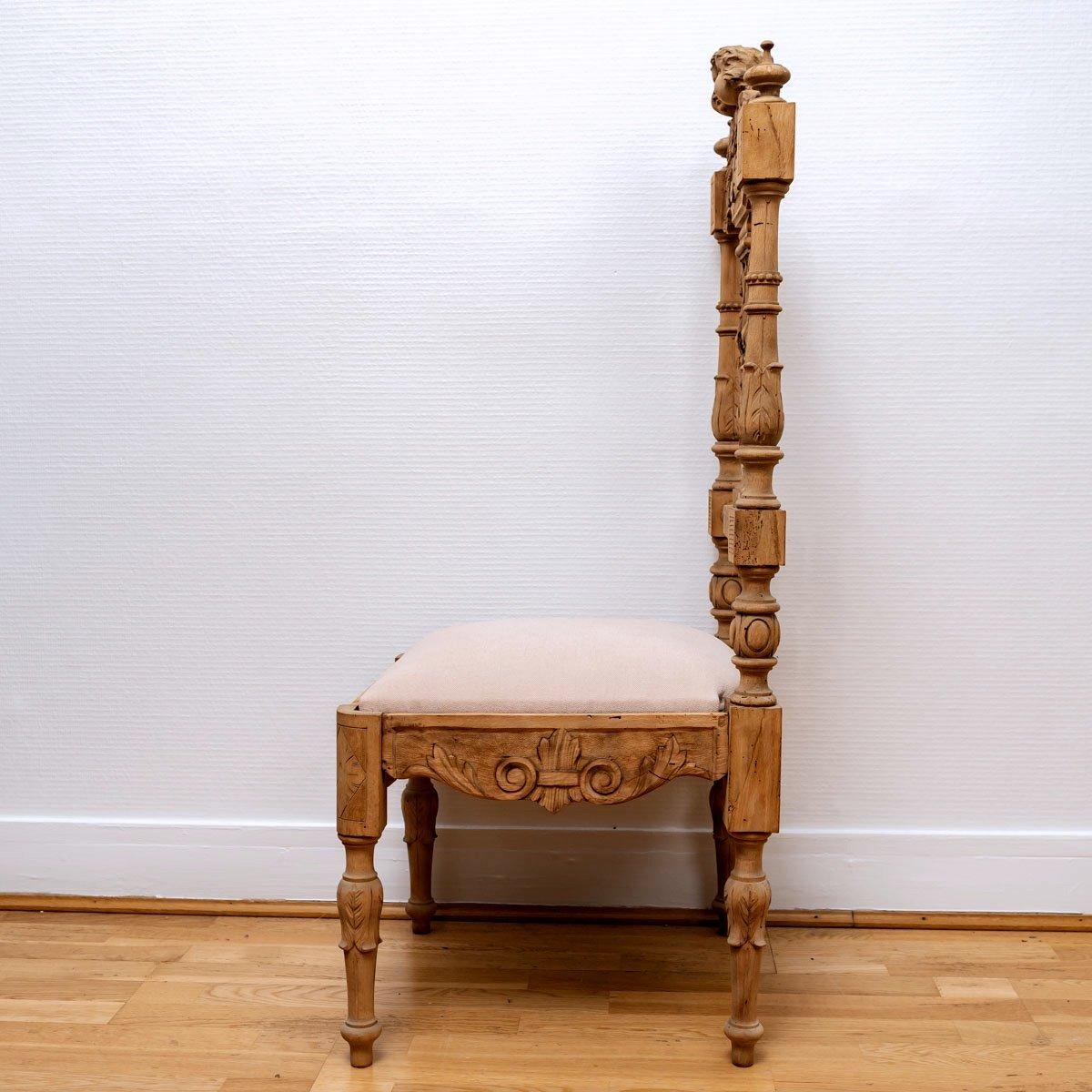 Renaissance Chaise d'entrée - Noyer massif - Décor Au Putti - Néo-renaissance - Epoque : XIXème en vente