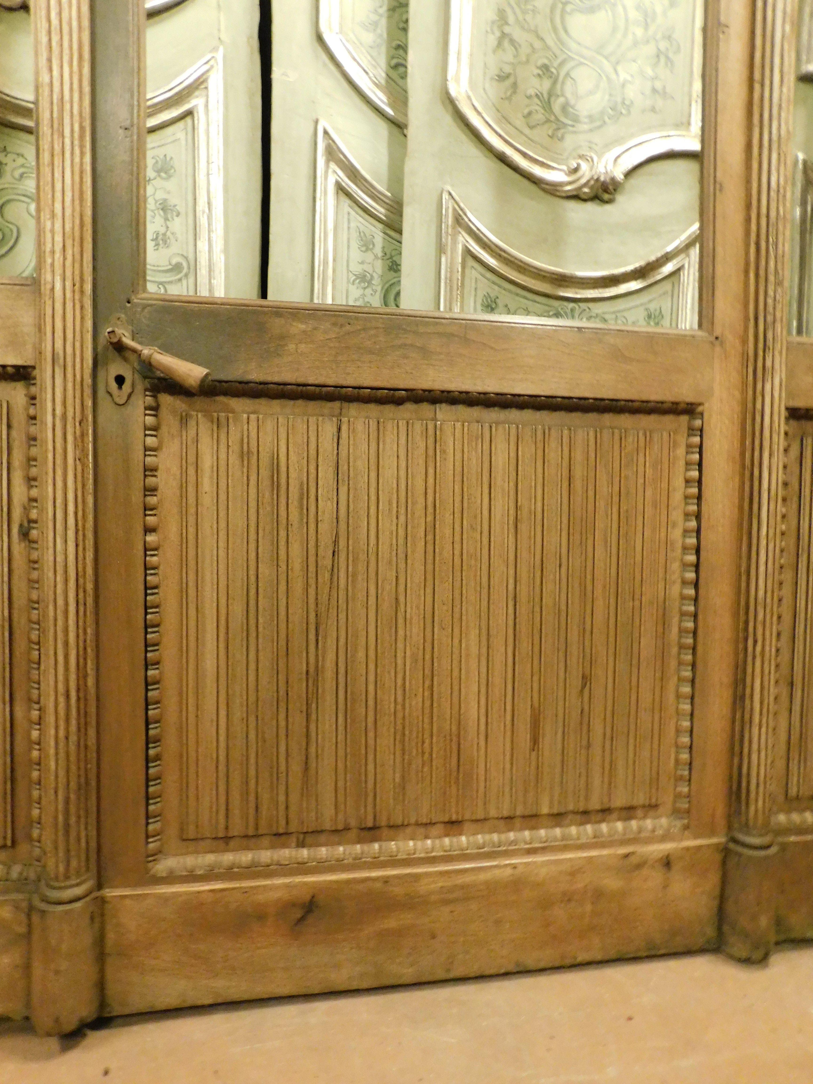 Noyer Porte d'entrée, porte de magasin en verre en noyer, Italie en vente