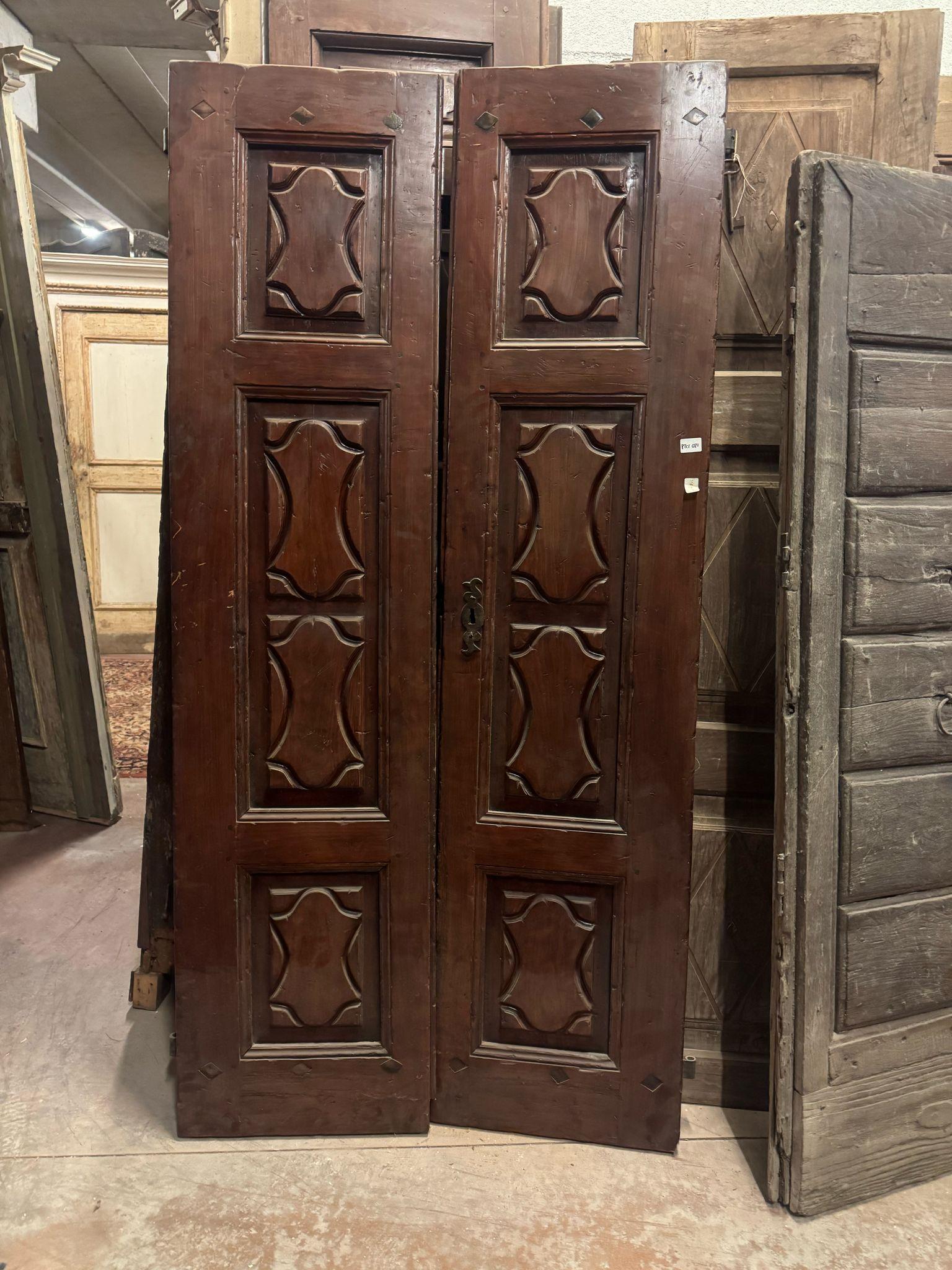 Italiano Porta d'ingresso in legno di noce, con due ante massicce, Italia in vendita