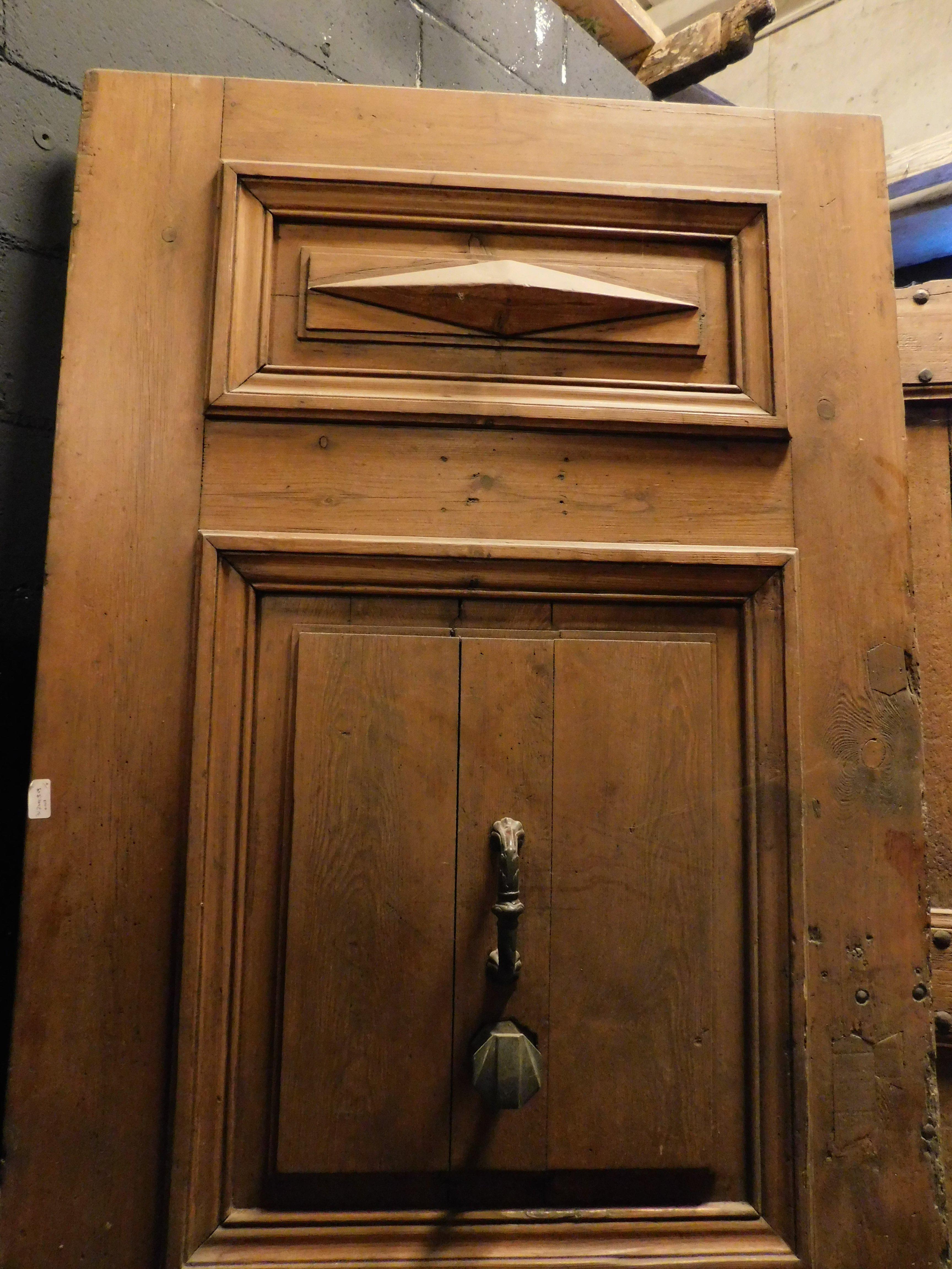 Entrance door, main door in carved walnut, with original ironwork, Italy In Good Condition For Sale In Cuneo, Italy (CN)