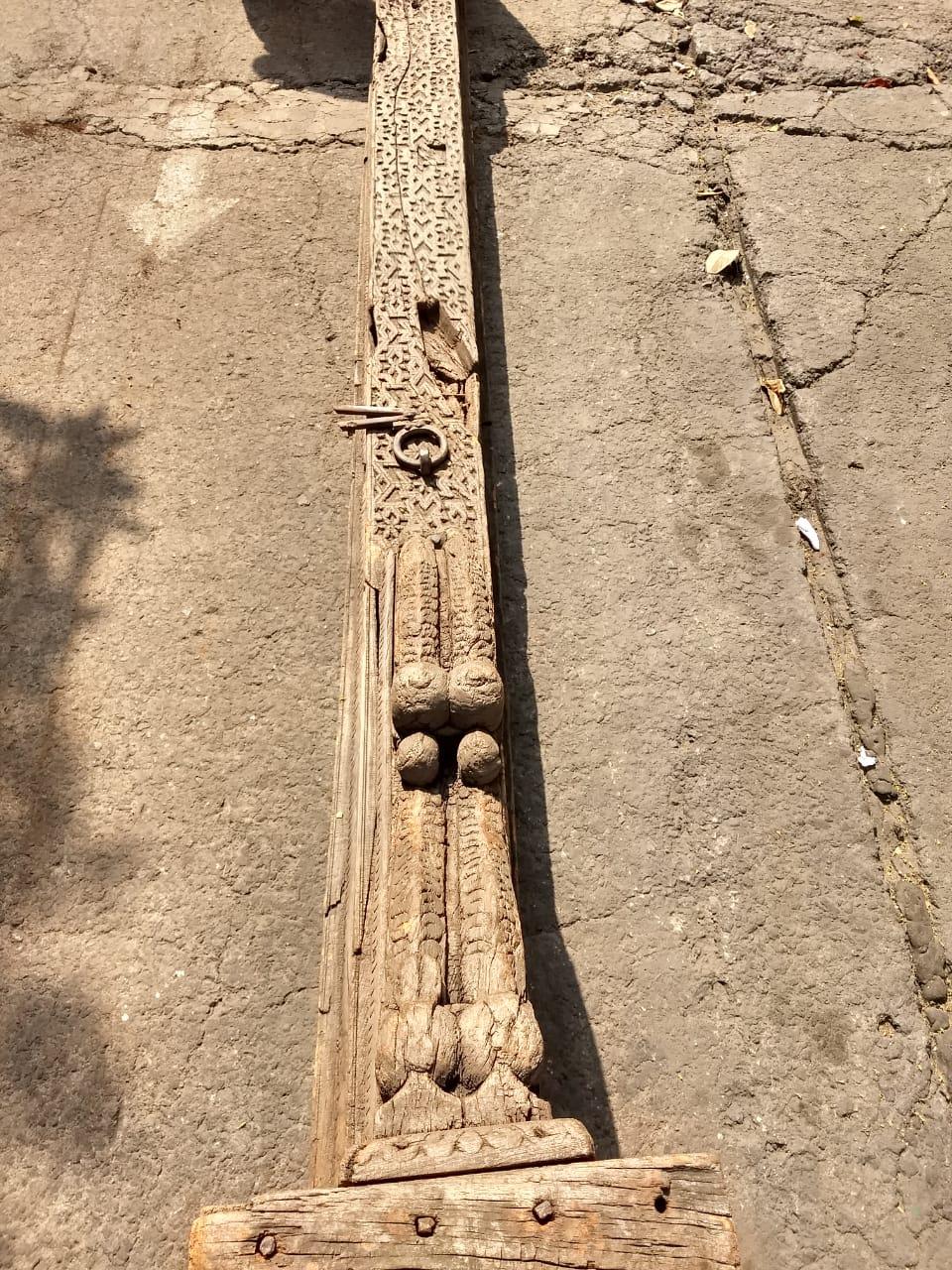 Carved Entrance door of a city Moughal XVI-XVII century For Sale