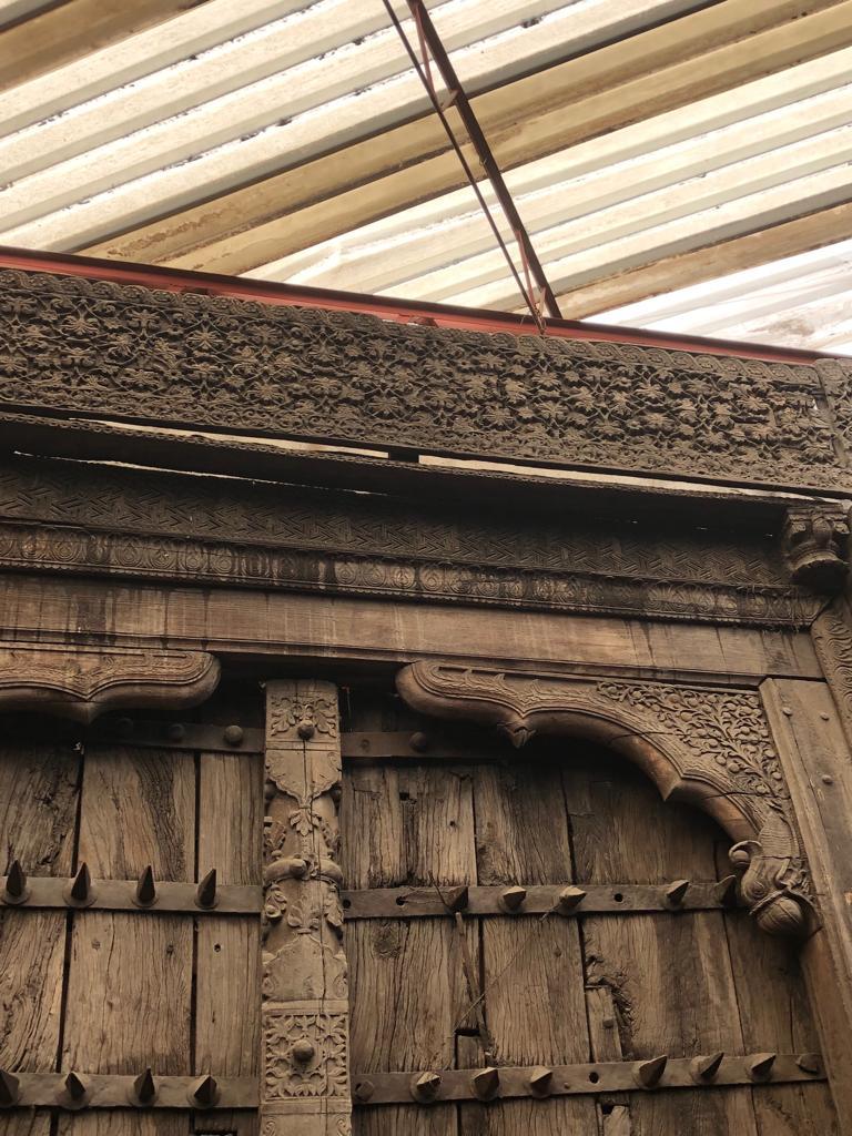Entrance door of a city Moughal XVI-XVII century For Sale 2