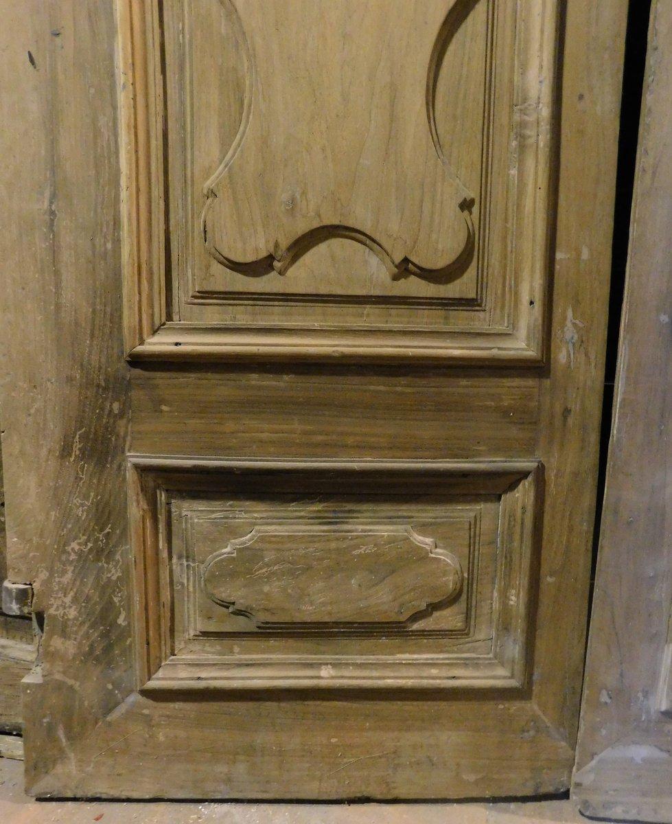 Hand-Carved Entrance door  two wings carved in walnut, '700 Italy For Sale