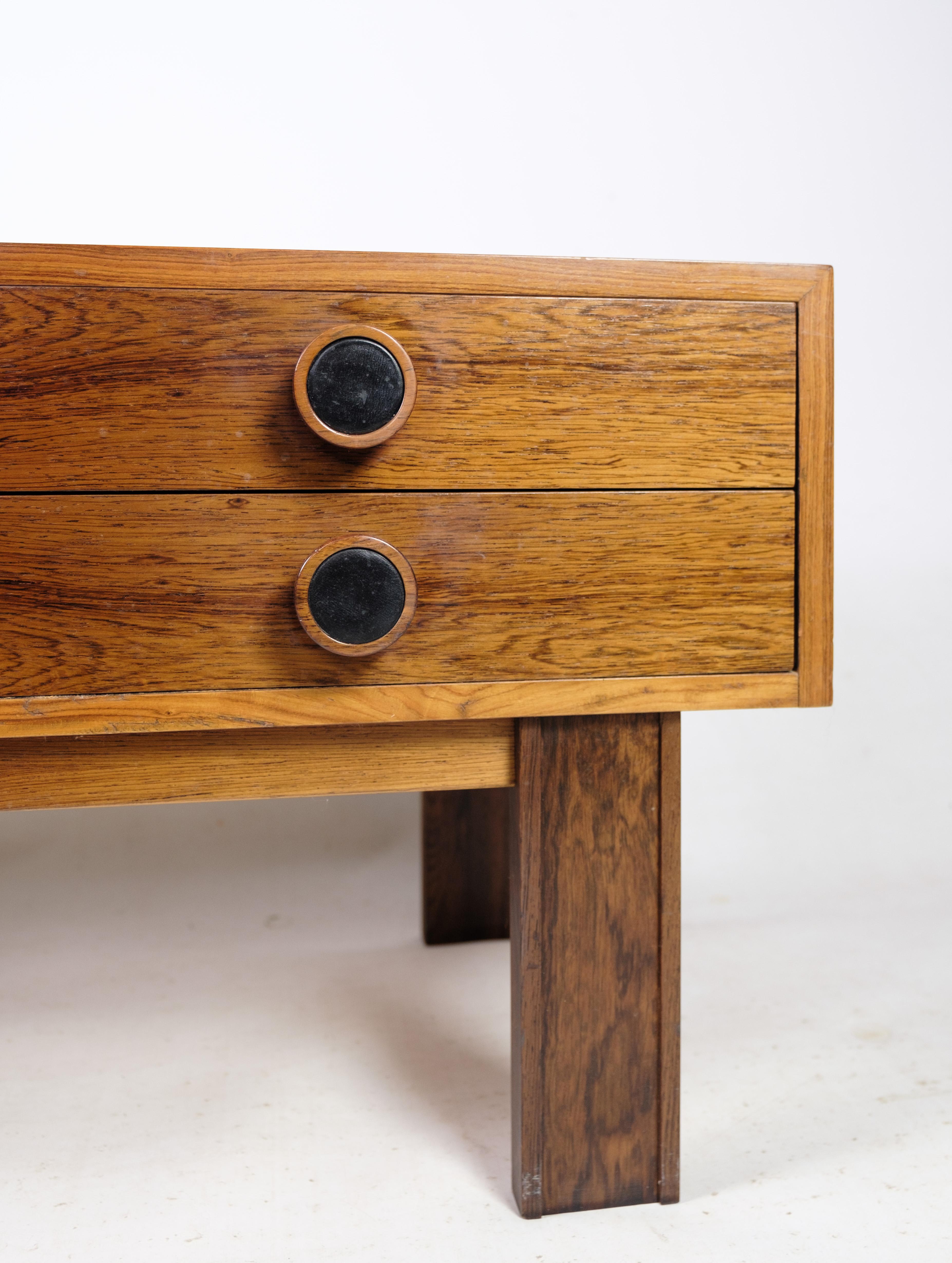 TV / entrance furniture with two smaller drawers and one larger drawer of Danish design in rosewood from around the 1960s.
Dimensions in cm: H:43 W:110 D:40.