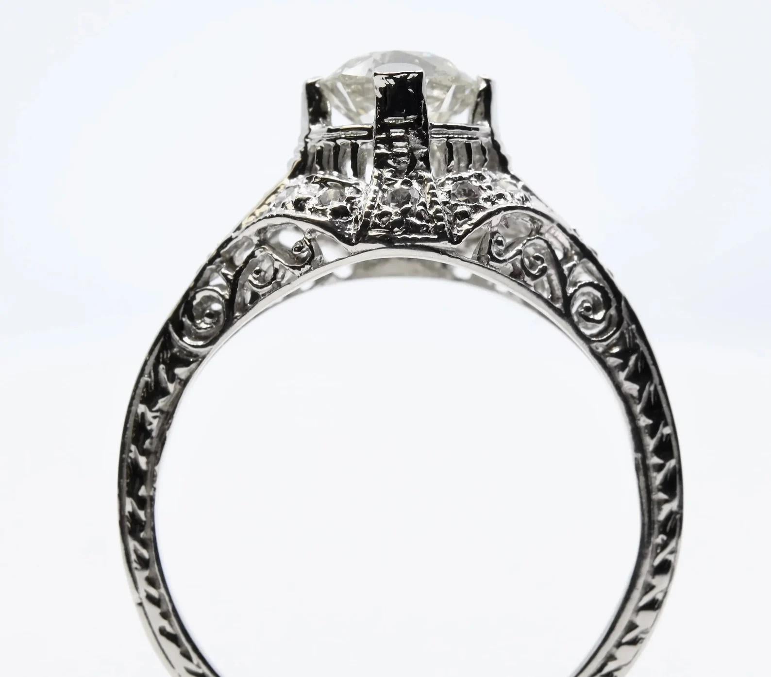 Superbe bague de fiançailles Art déco en platine avec diamant 0,85 carat Pour femmes en vente