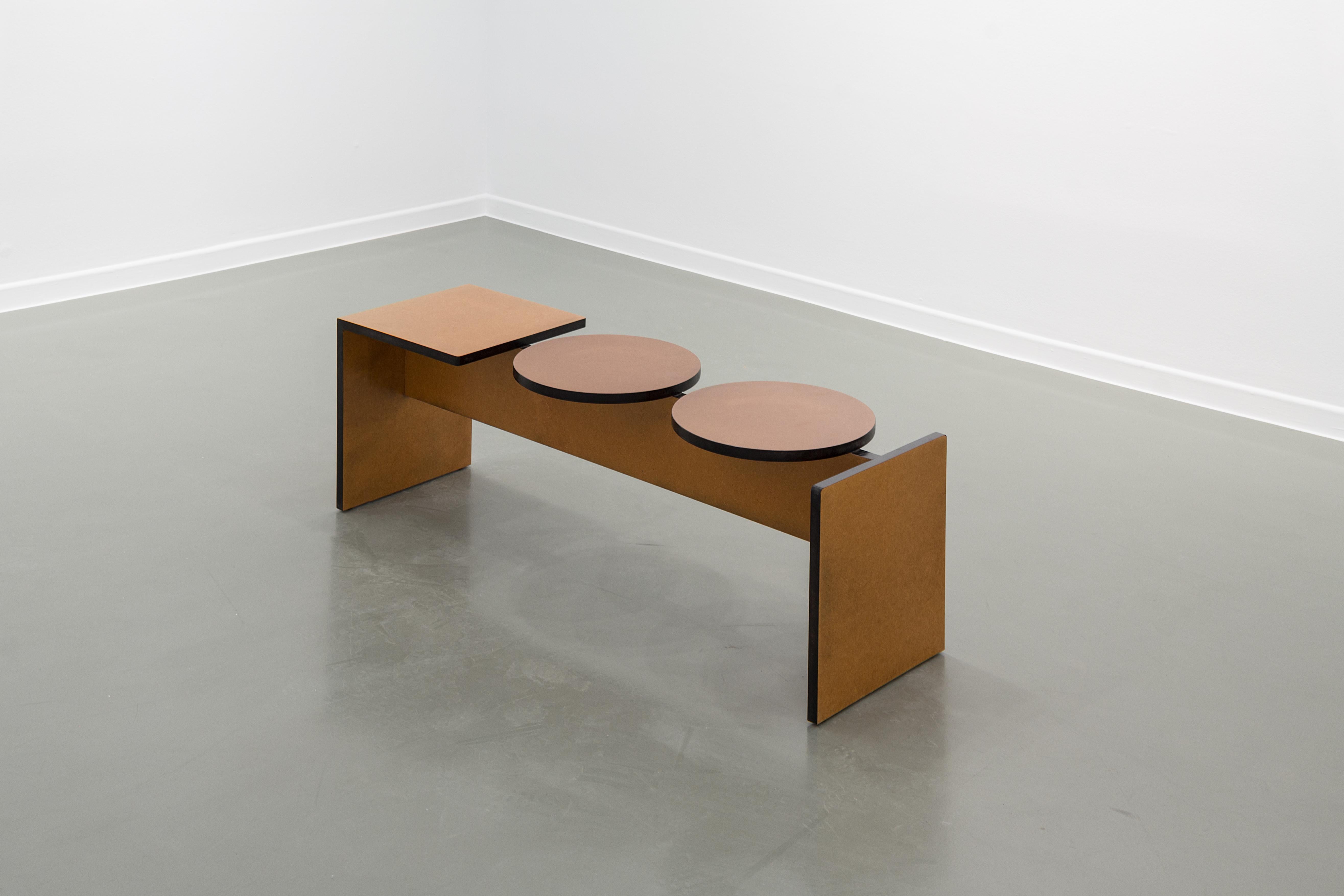 Banc Entreplanta de Marta Ayala Herrera
Dimensions : D 40 x L 137 x H 45 cm.
Matériaux : MDF.

Cette pièce peut être personnalisée dans différentes options de bois et de couleurs. Les prix peuvent varier. Veuillez nous contacter.

Ingénieur en