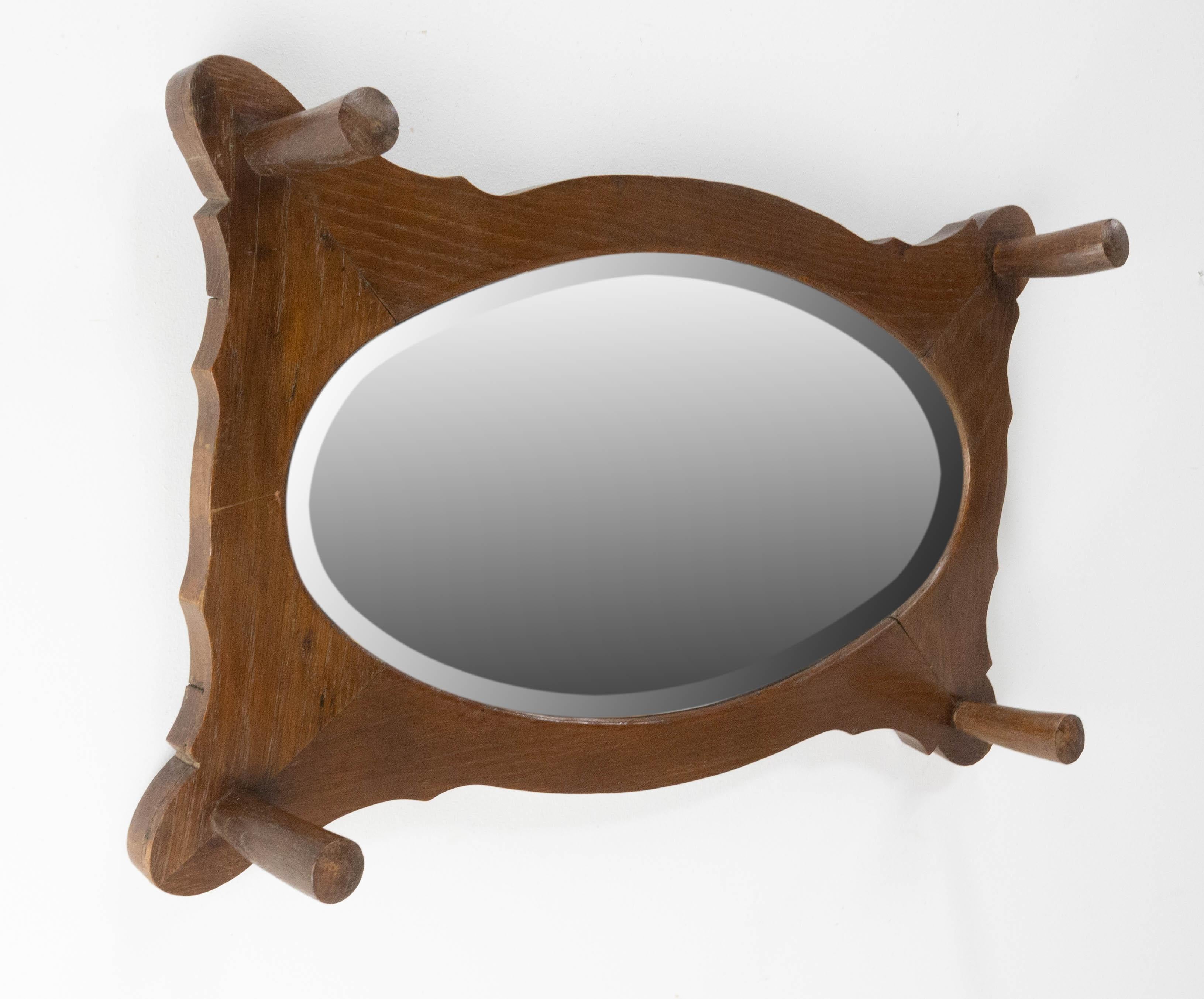 French provincial coat and hat hanger
Massive oak
Oval beveled mirror
Made circa 1920.

Shipping:
L 75 P 15 H 45 5.8 kg.