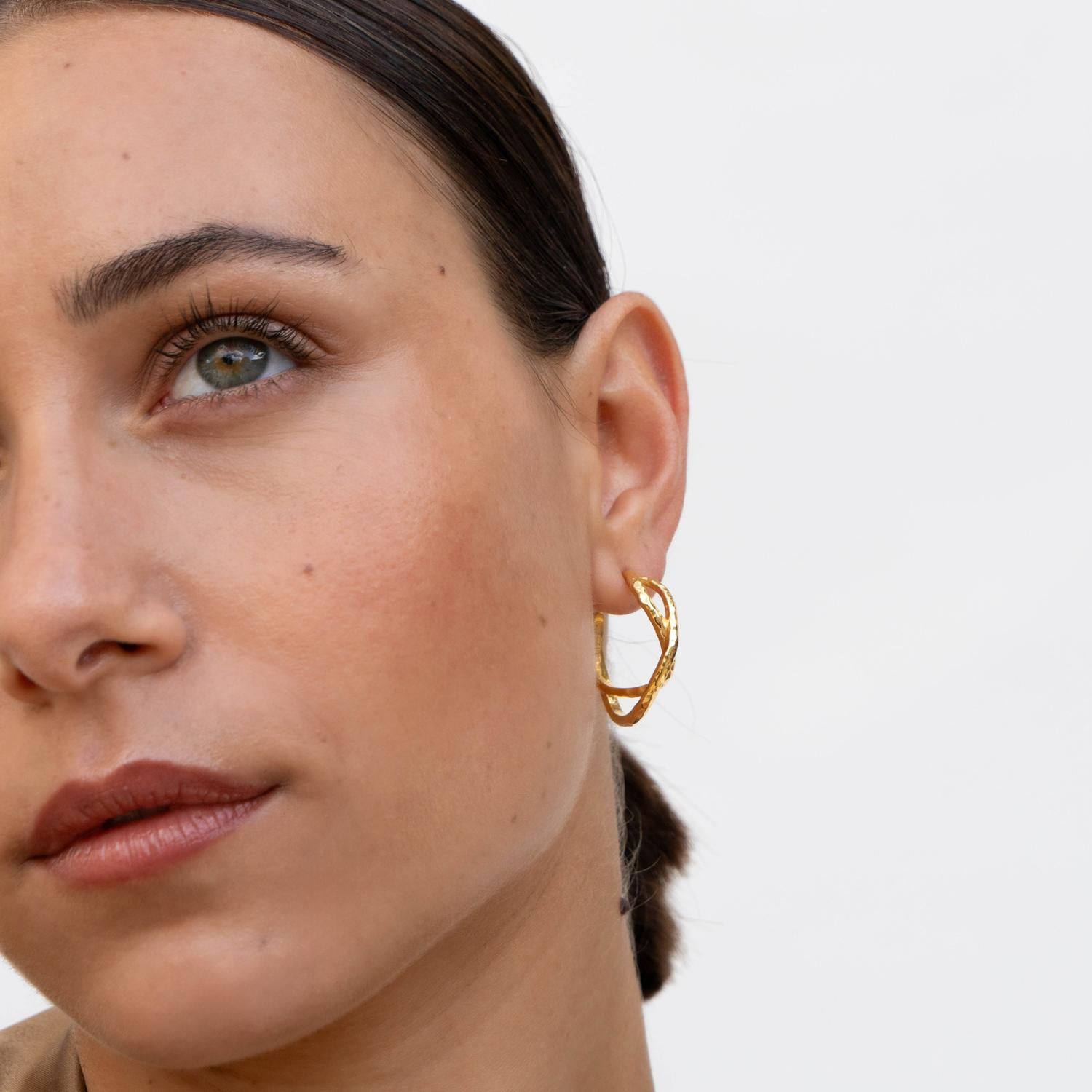 Entwined Chunky Infinity Twist Hoops In Gold Vermeil In New Condition For Sale In London, GB