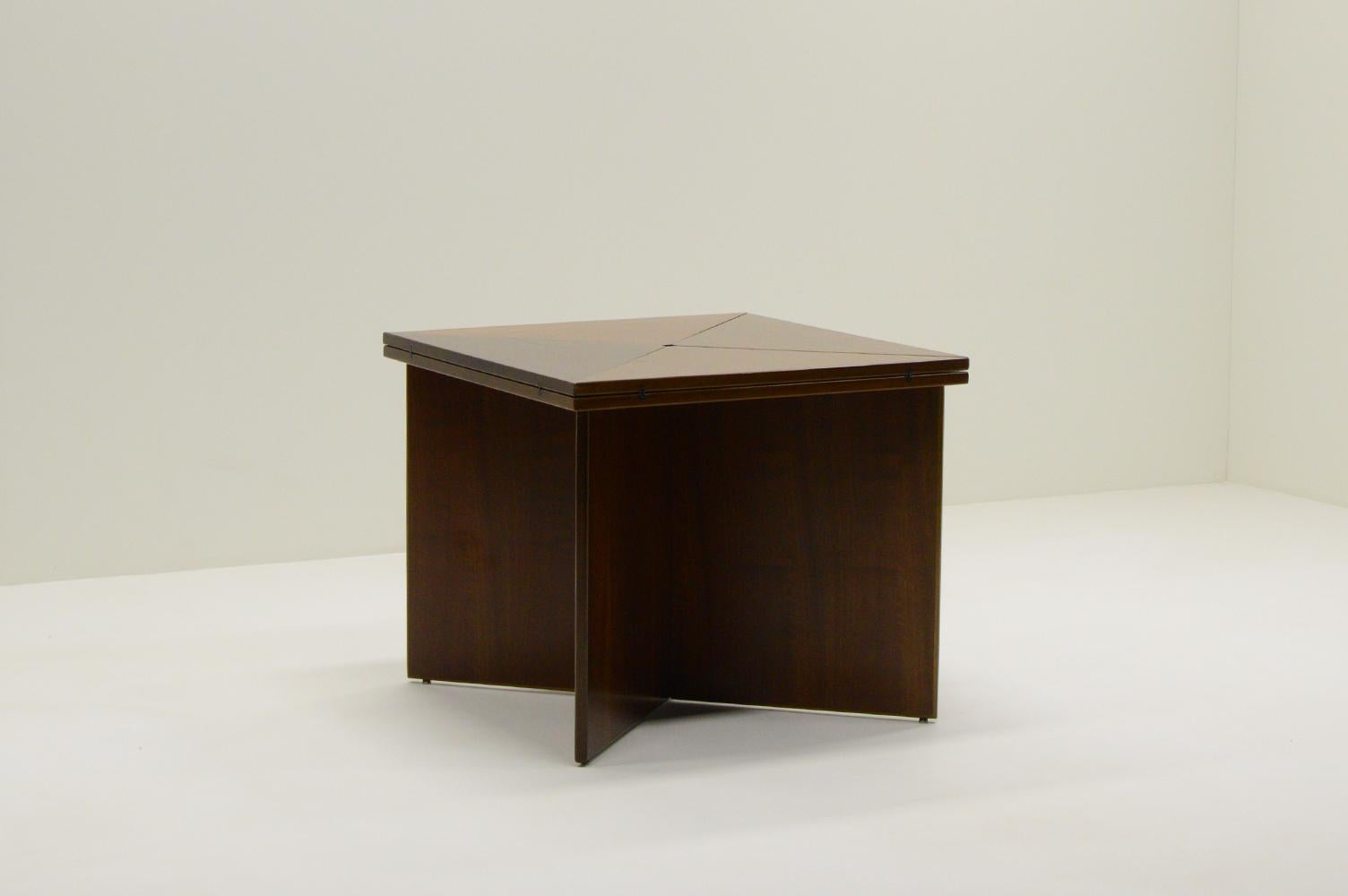 Italian Envelope dining table by vittorio Introini for Sormani, 1960s Italy. For Sale