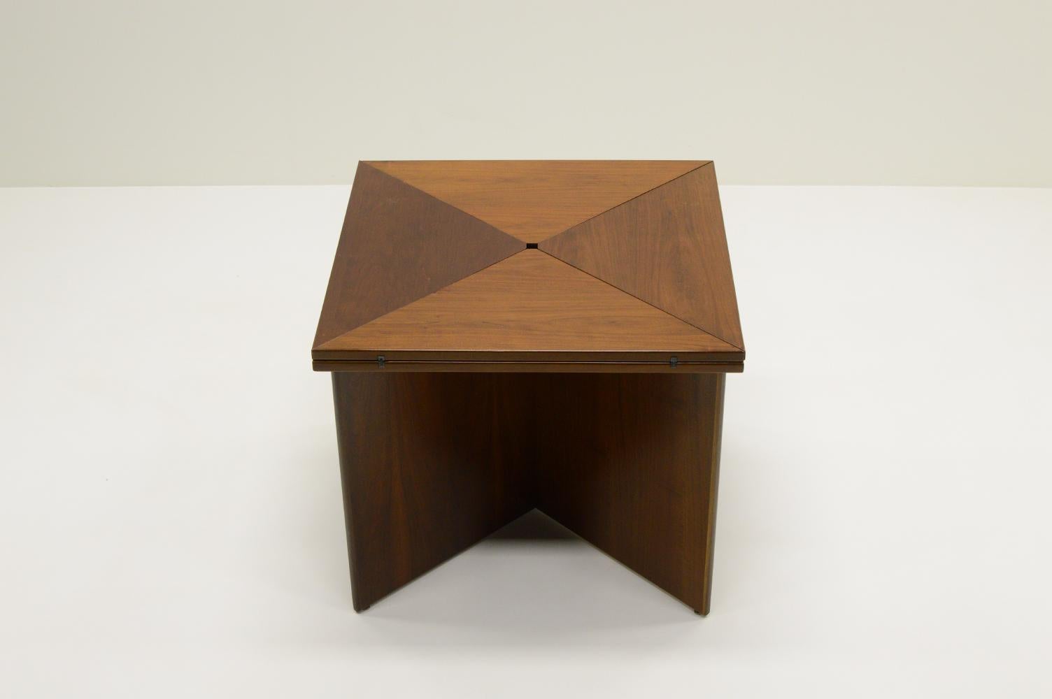 Envelope dining table by vittorio Introini for Sormani, 1960s Italy. In Good Condition For Sale In Landgraaf, NL