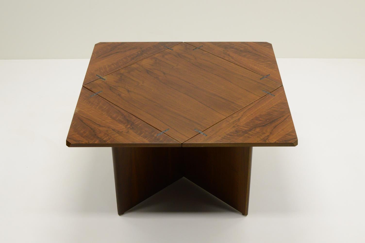 20th Century Envelope dining table by vittorio Introini for Sormani, 1960s Italy. For Sale