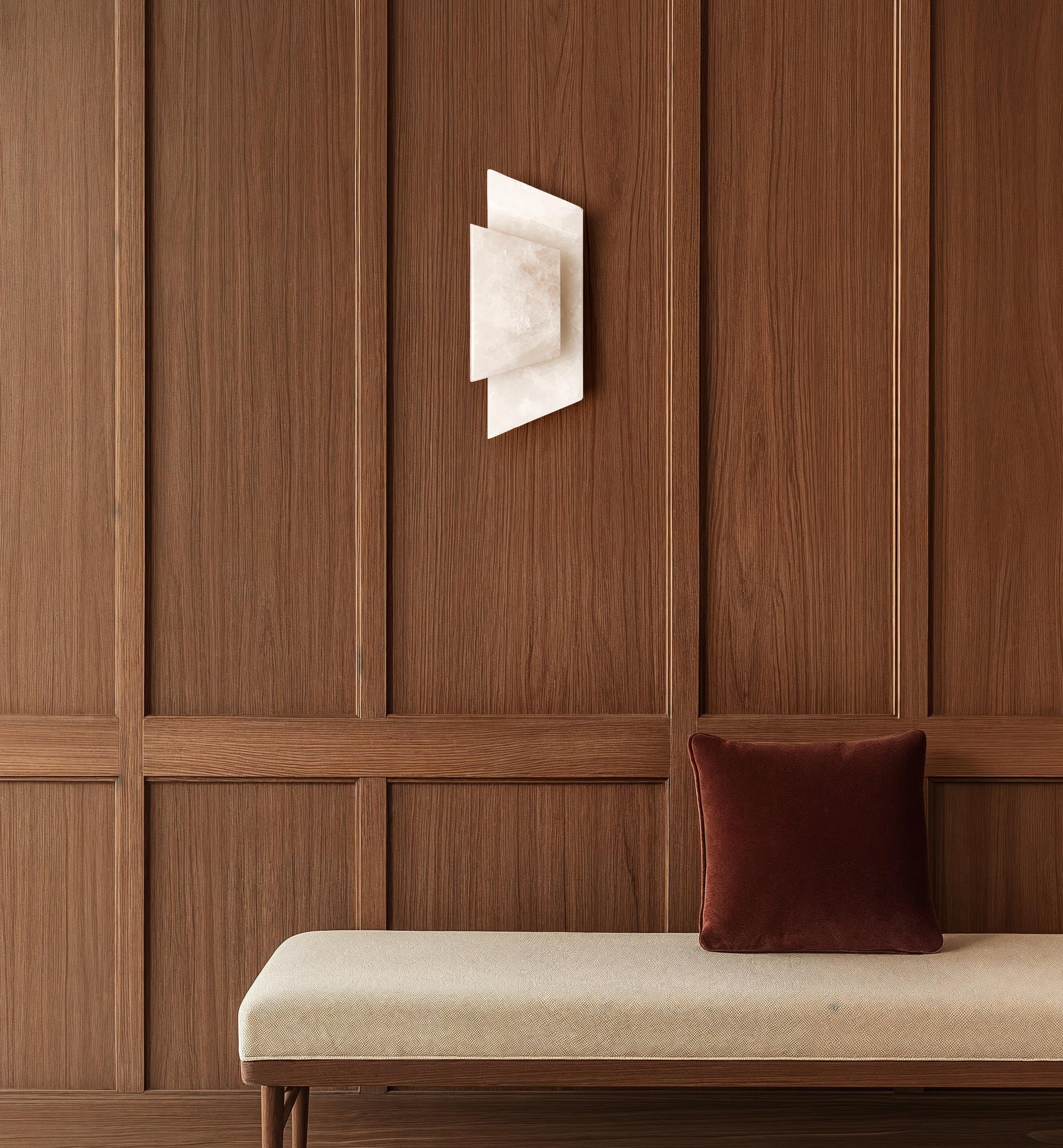 XXIe siècle et contemporain Sculpture lumineuse en forme d'envelope, pierre dorée et laiton de Marie Jeunet en vente