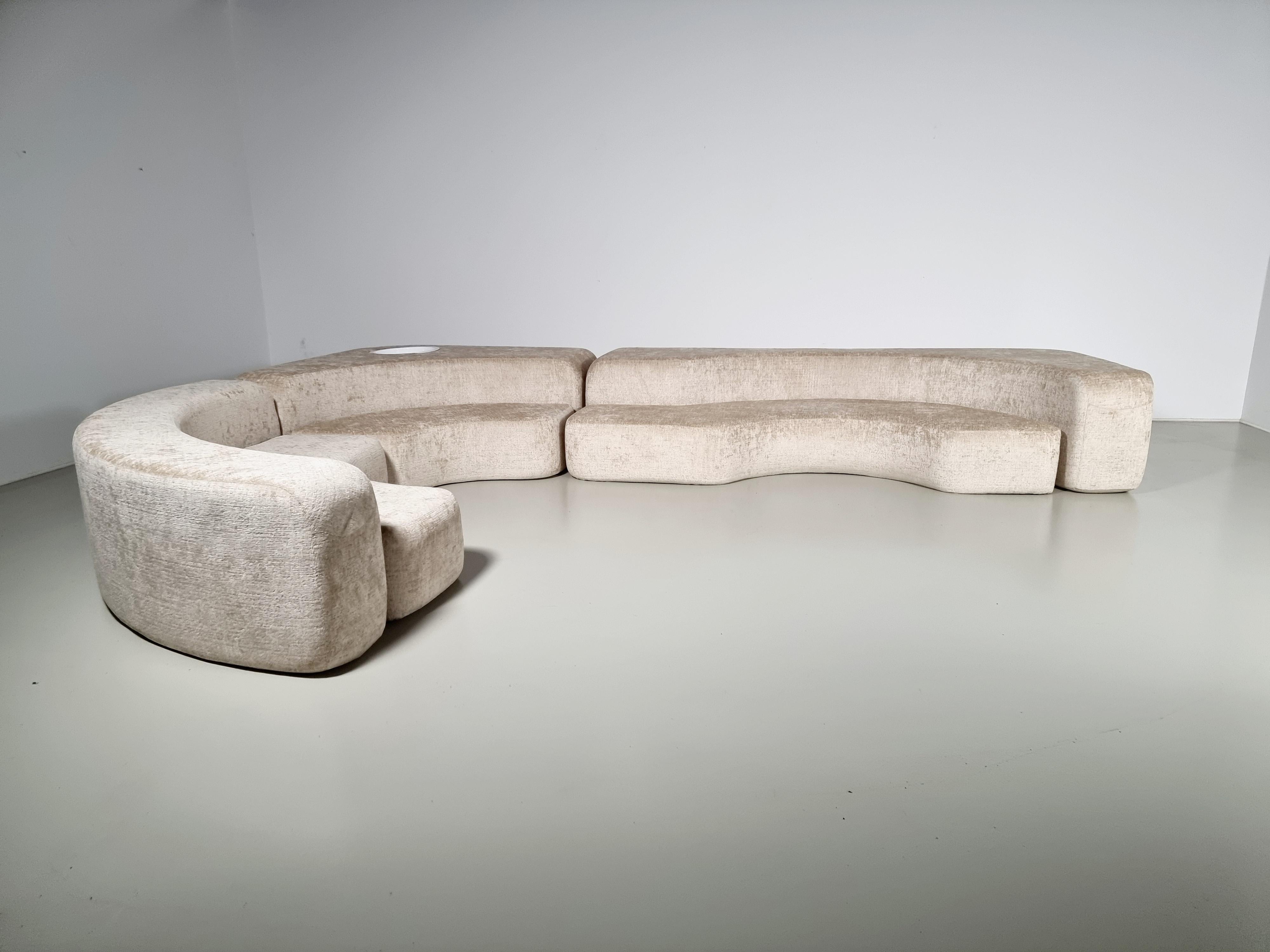 Ennio Chiggio for Nikol Internazionale, Italy, 1970s

This important canapé Environ One is designed by Ennio Chiggio for Nikol Internazionale in the 1970s. This rare modular sofa is very voluptuous and very large. The shape is organic and creates a
