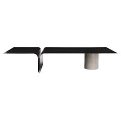 Tavolino Enyo in travertino e ottone annerito di OZA Design