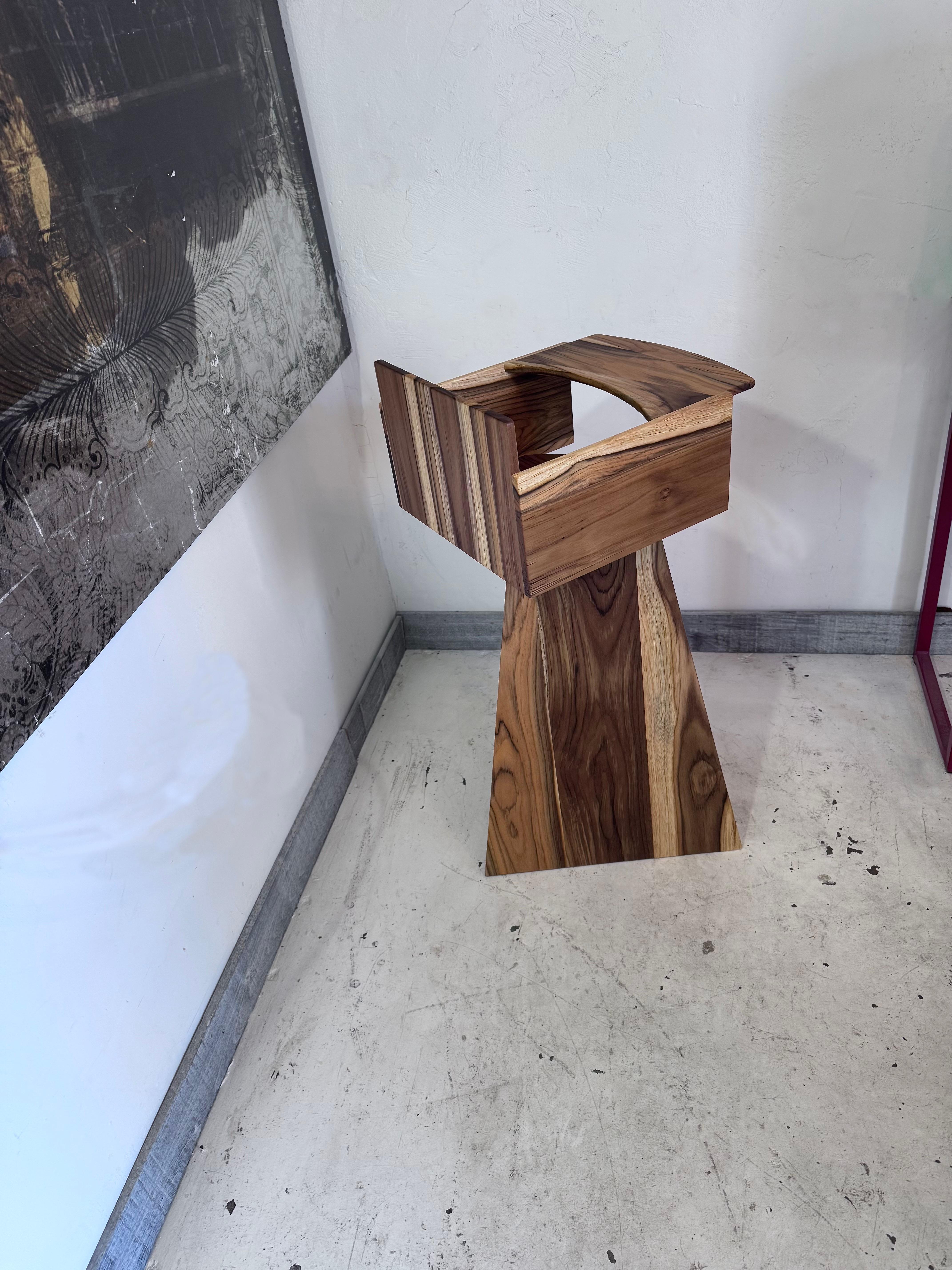 Fait main Chaise haute Enzo Baby en teck, conçue et fabriquée à la main par Rafael Calvo en vente