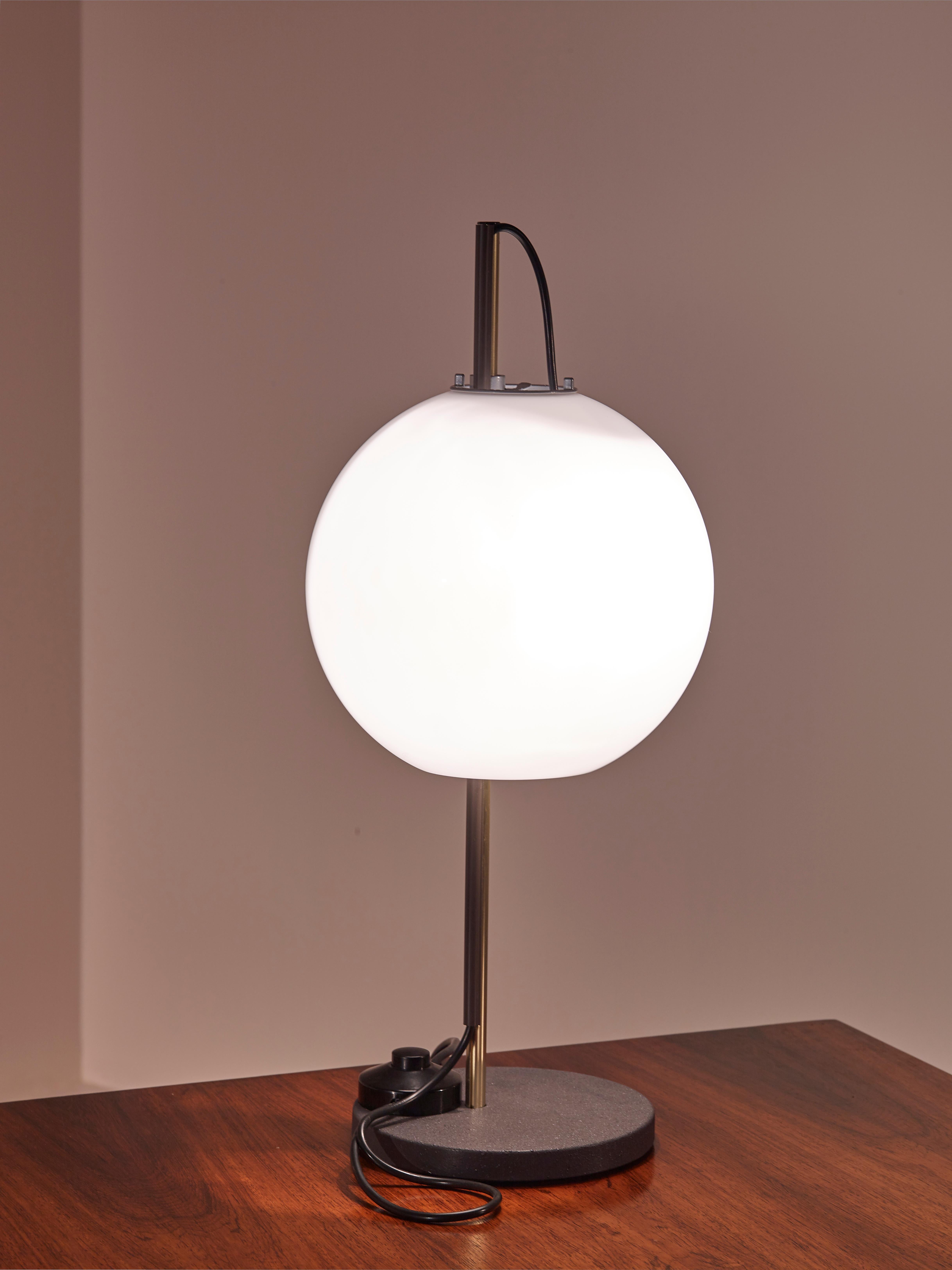 Enzo Mari ''Aggregato'' Tischlampe für Artemide, Italien, 1976 (Ende des 20. Jahrhunderts) im Angebot