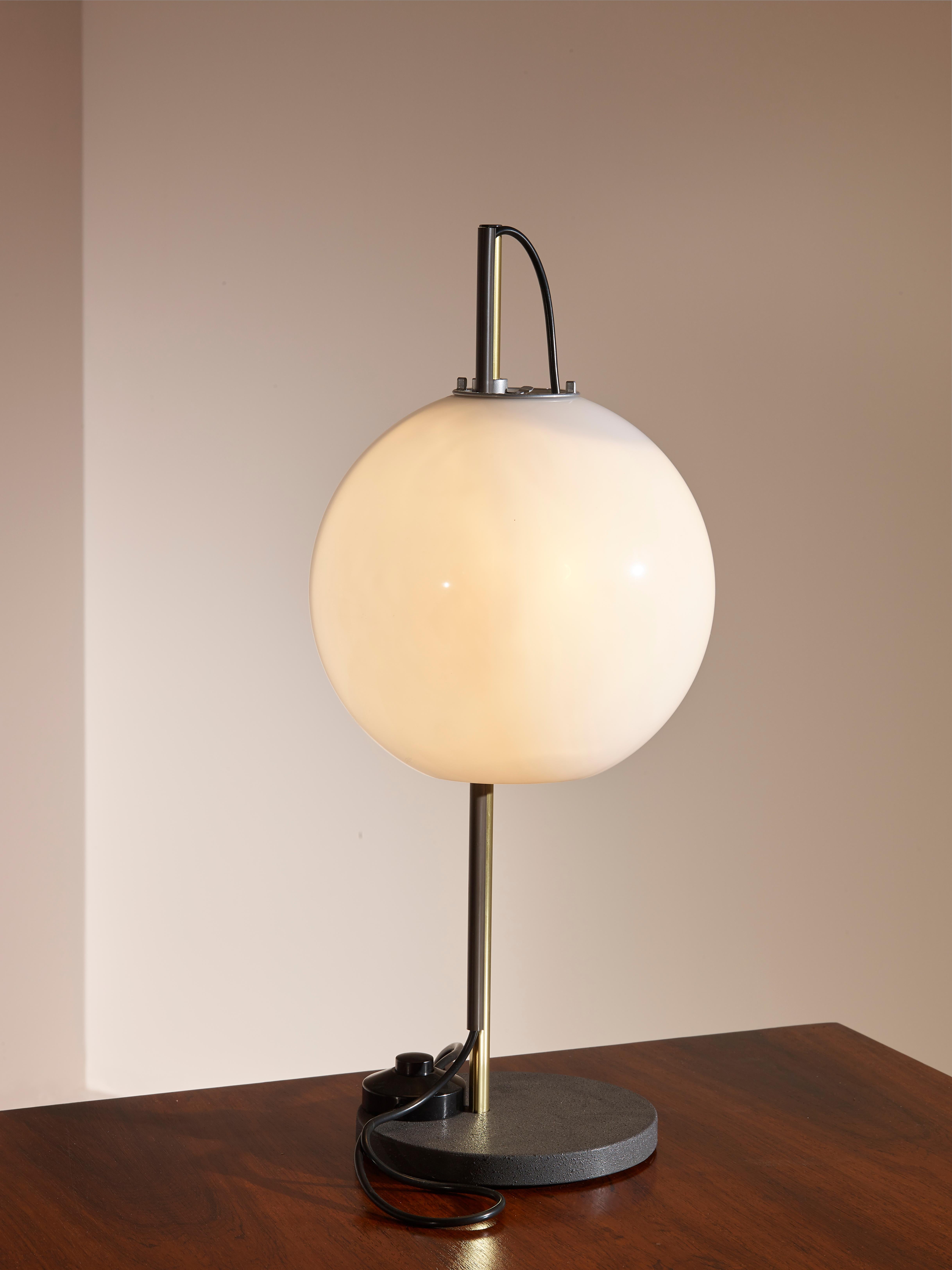 Enzo Mari ''Aggregato'' Table Lamp for Artemide, Italy, 1976 In Good Condition For Sale In Chiavari, Liguria