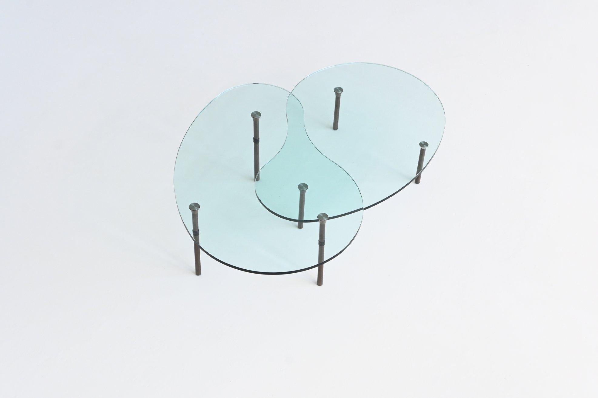 Beautifully kidney-shaped “Ambo” coffee tables by renowned Italian designer Enzo Mari for Zanotta, Italy 1987. These elegantly shaped tables exemplify a sophisticated blend of minimalist aesthetics and functional design. Crafted with a thick, green